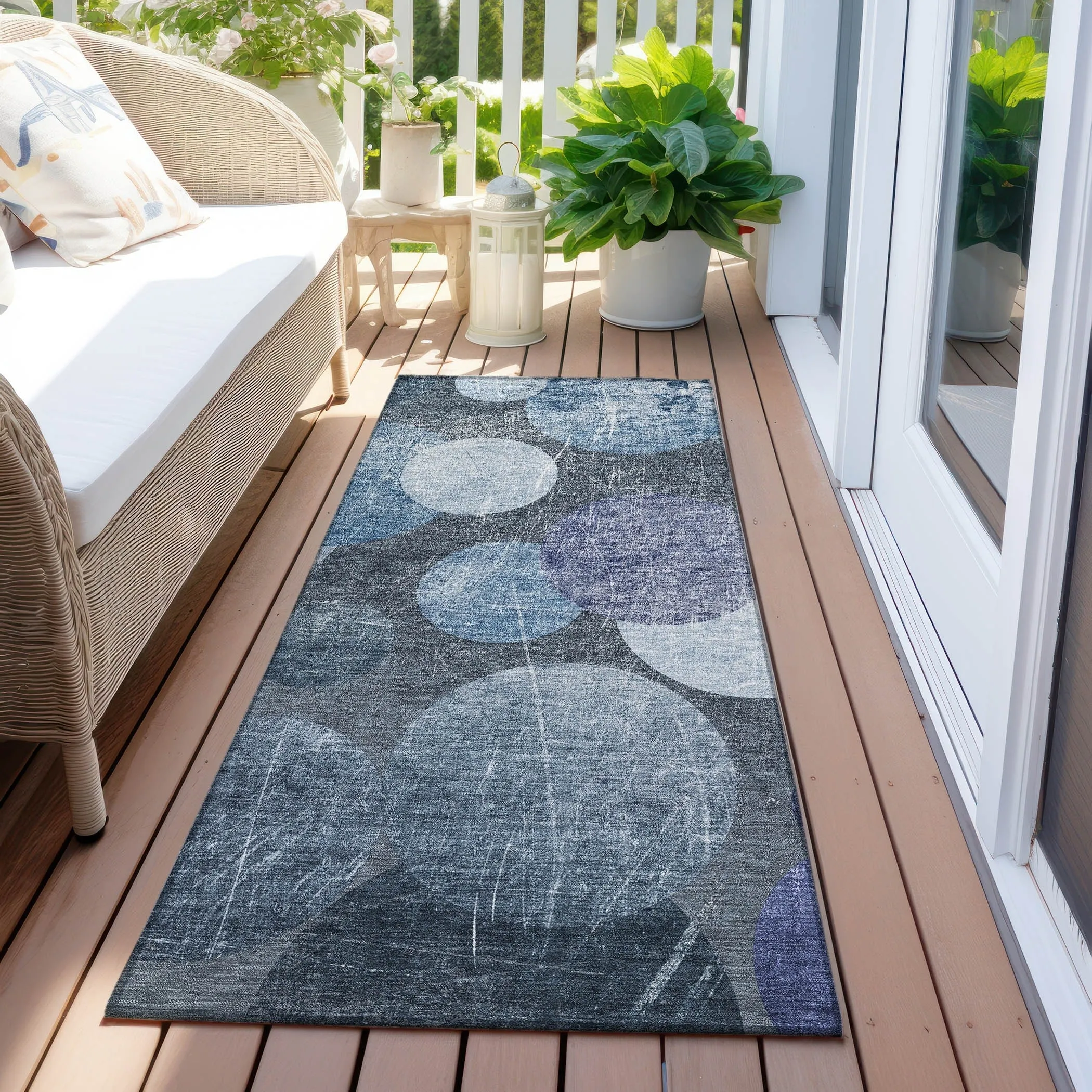 Machine Washable Indoor/ Outdoor Bubbles Chantille Rug
