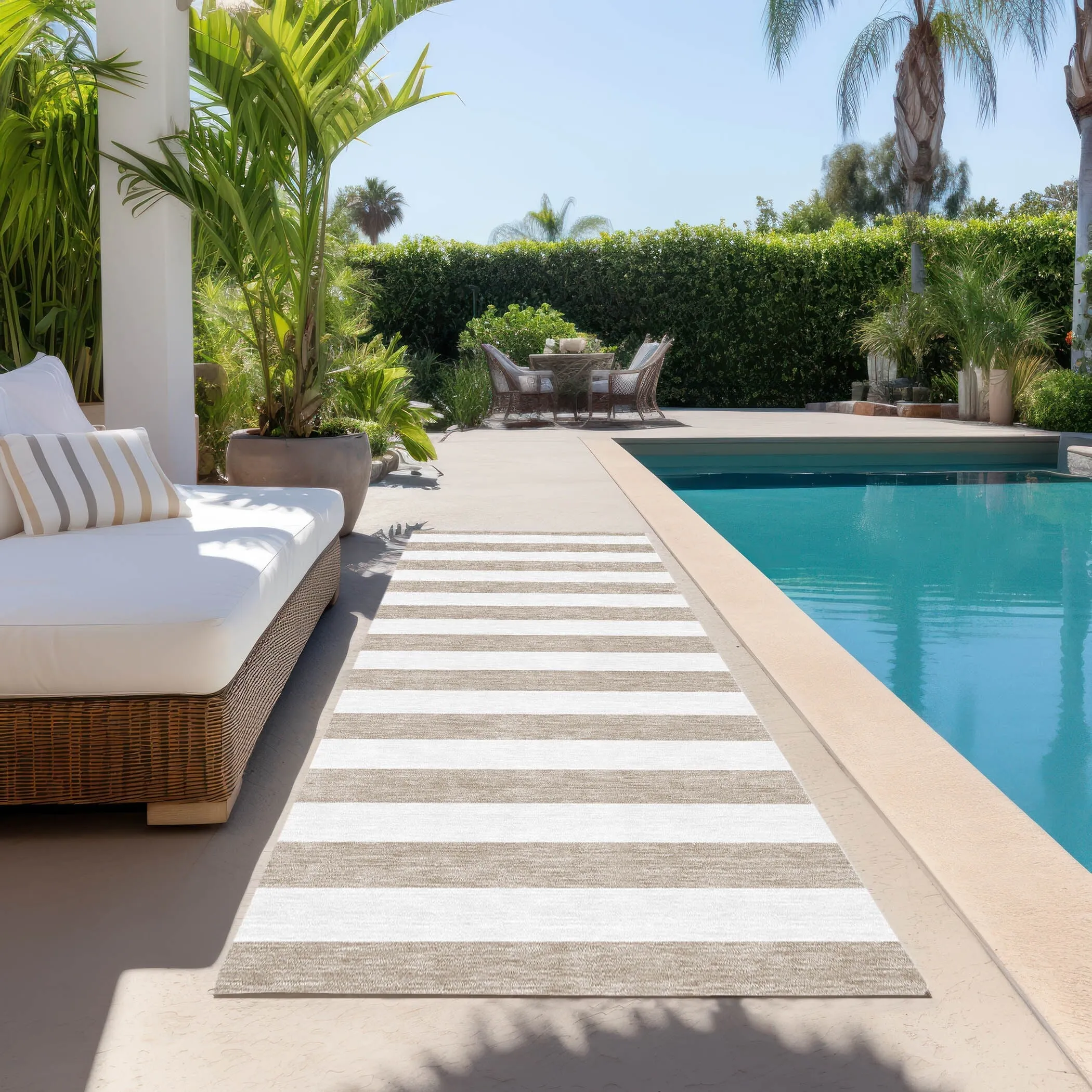 Machine Washable Indoor/ Outdoor Cabana Striped Chantille Rug