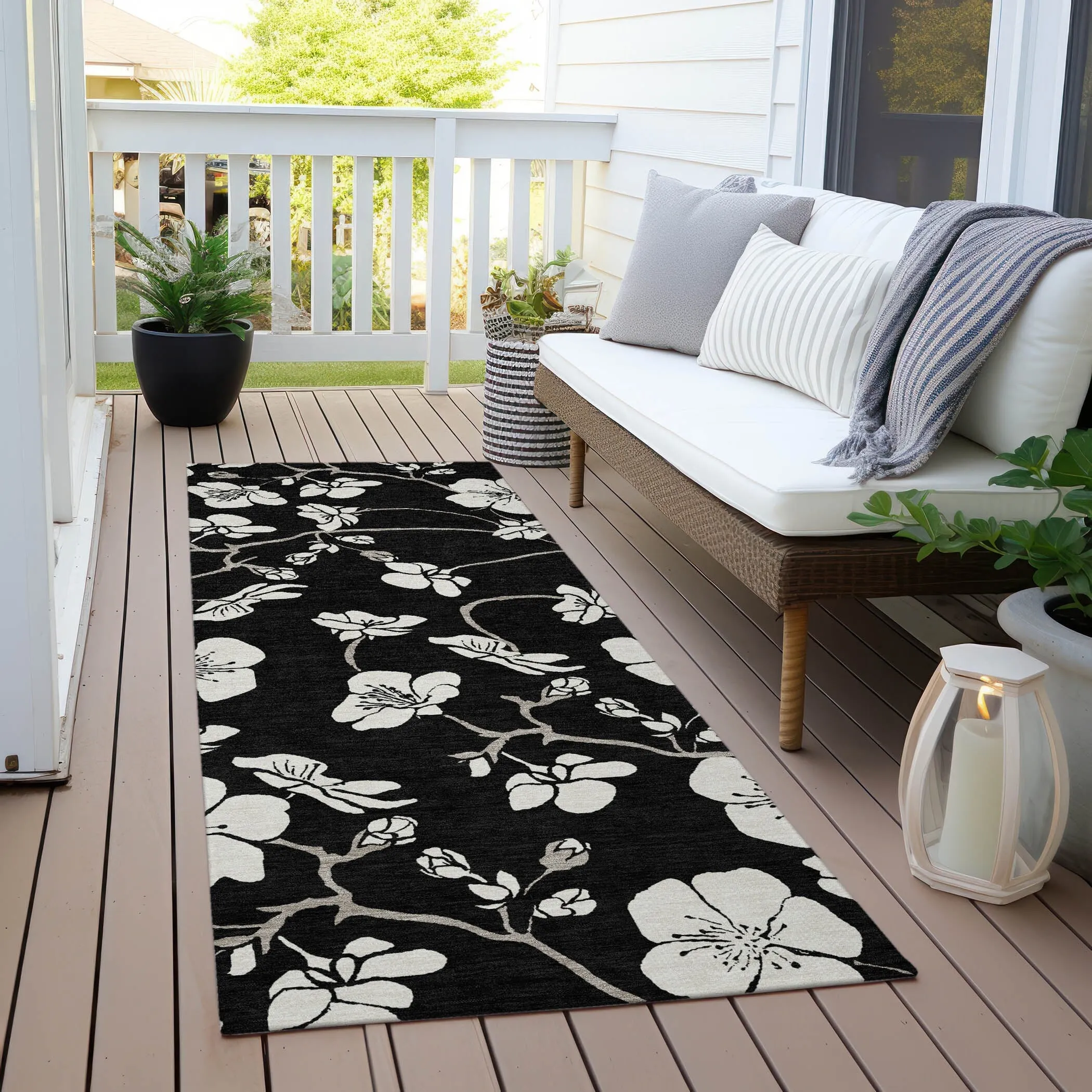 Machine Washable Indoor/ Outdoor Calm Floral Chantille Rug