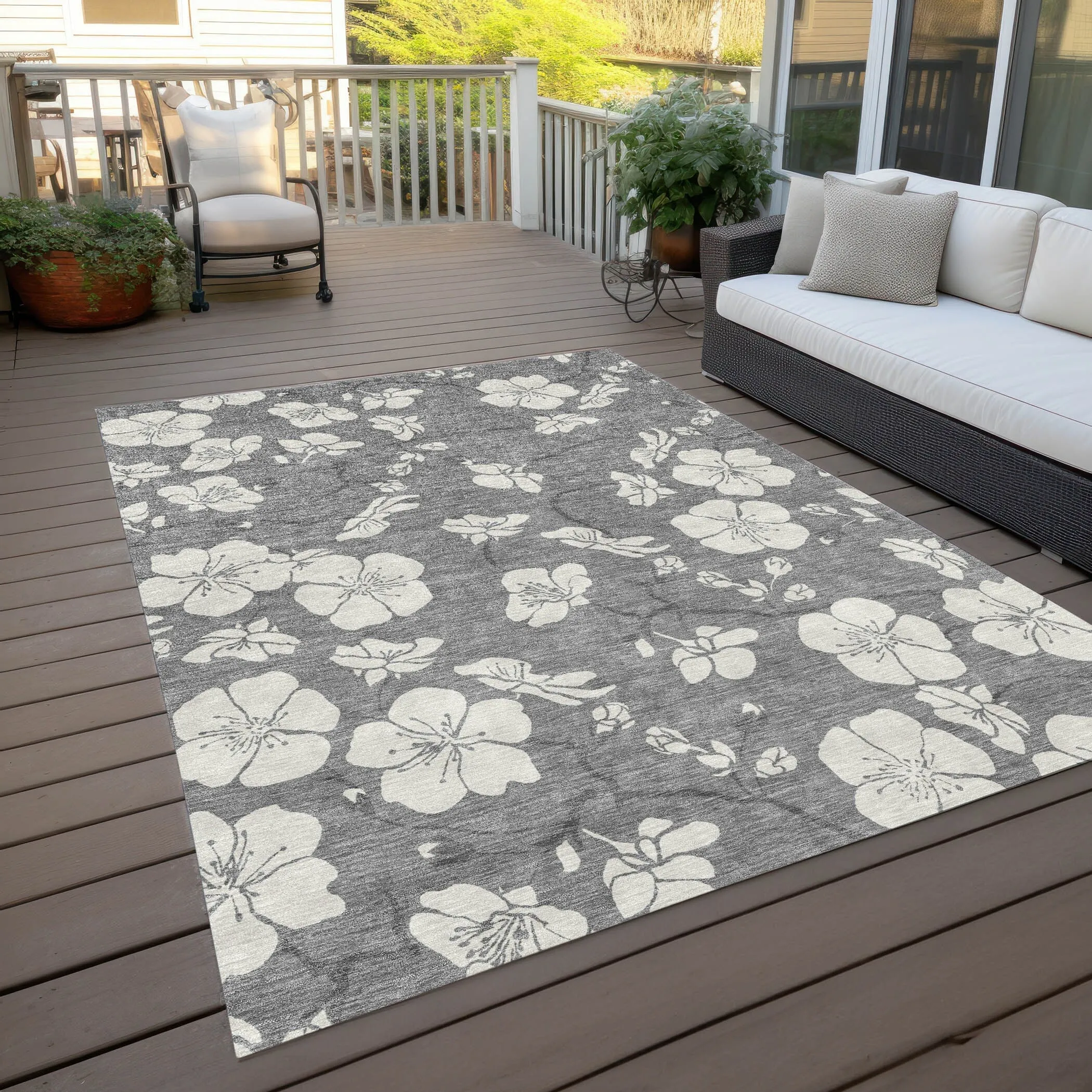 Machine Washable Indoor/ Outdoor Calm Floral Chantille Rug