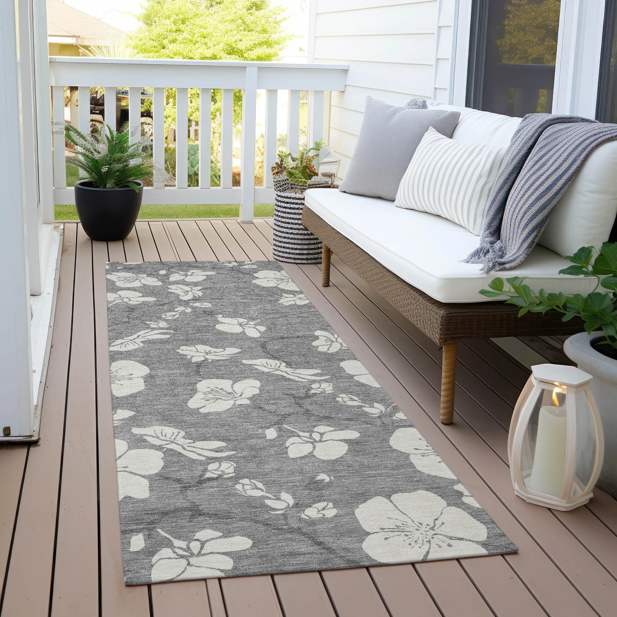 Machine Washable Indoor/ Outdoor Calm Floral Chantille Rug