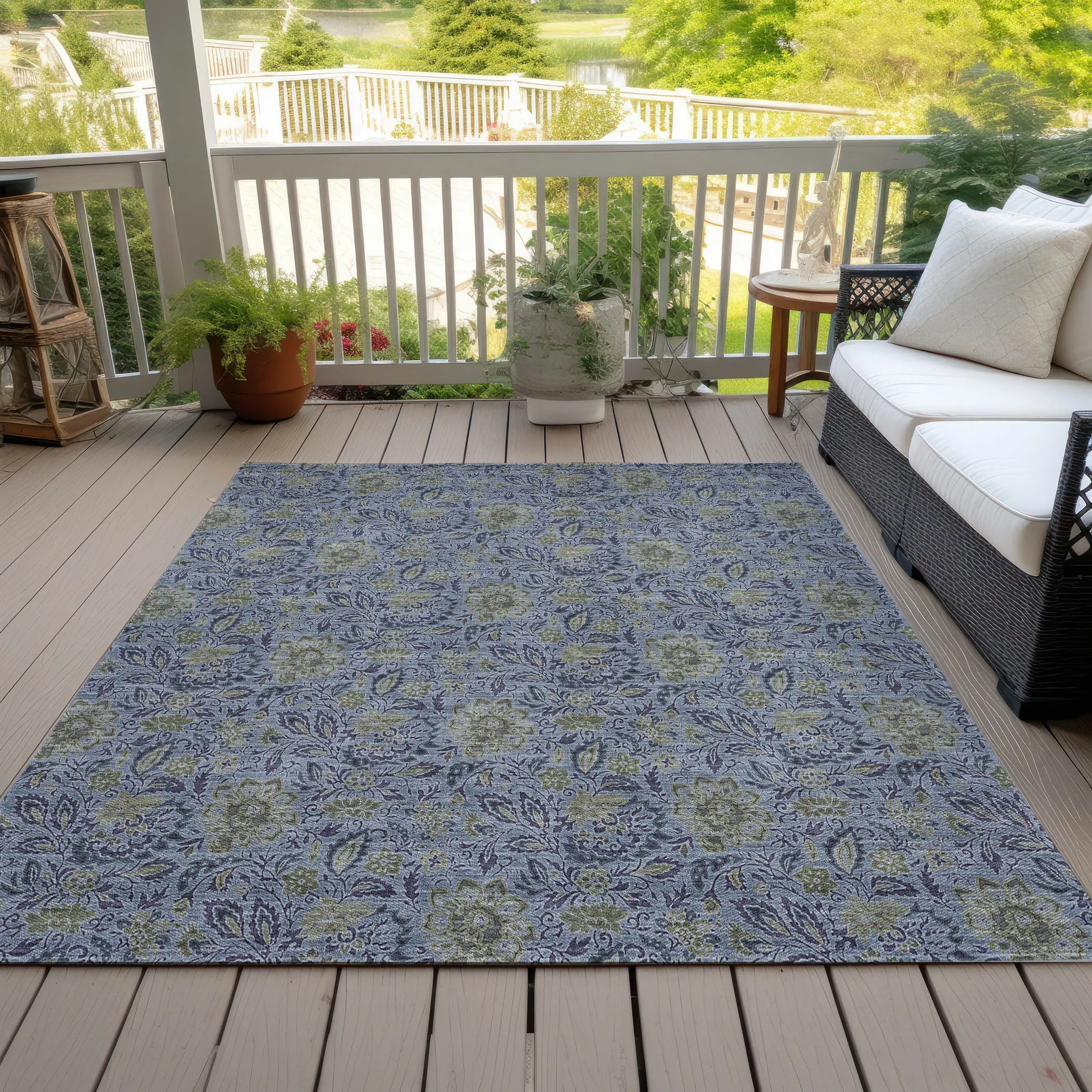 Machine Washable Indoor/ Outdoor Chantille Casual Floral Rug