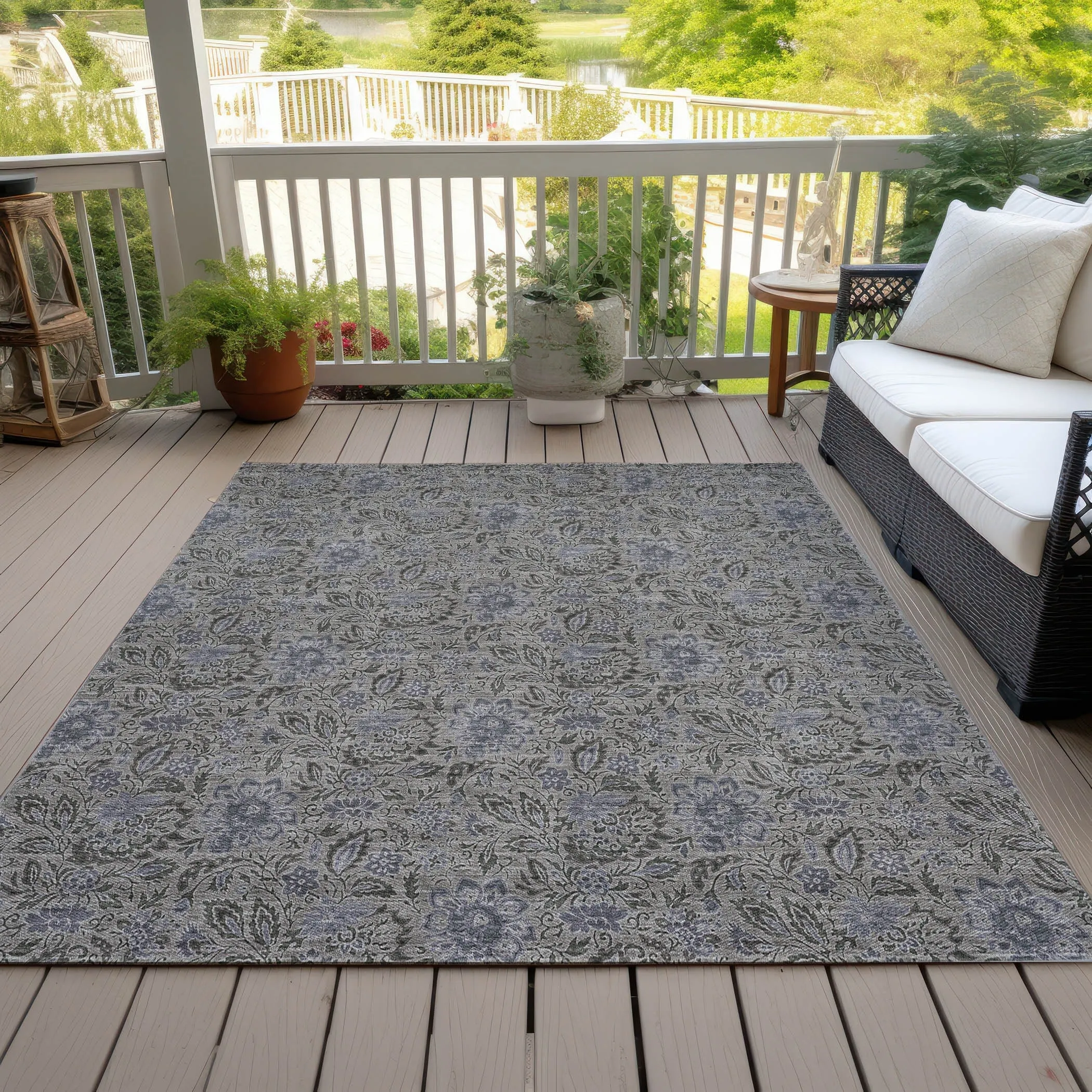 Machine Washable Indoor/ Outdoor Chantille Casual Floral Rug