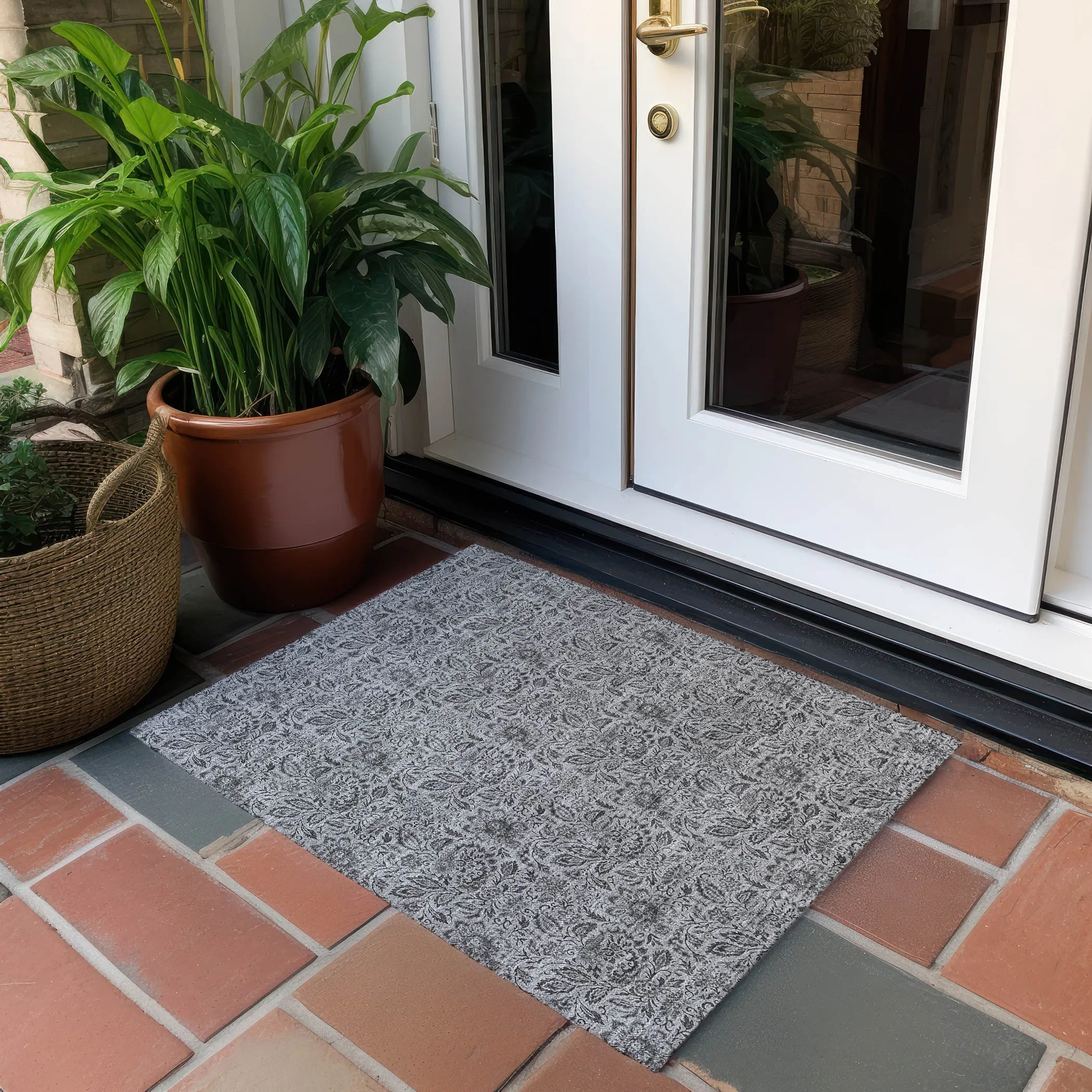 Machine Washable Indoor/ Outdoor Chantille Casual Floral Rug
