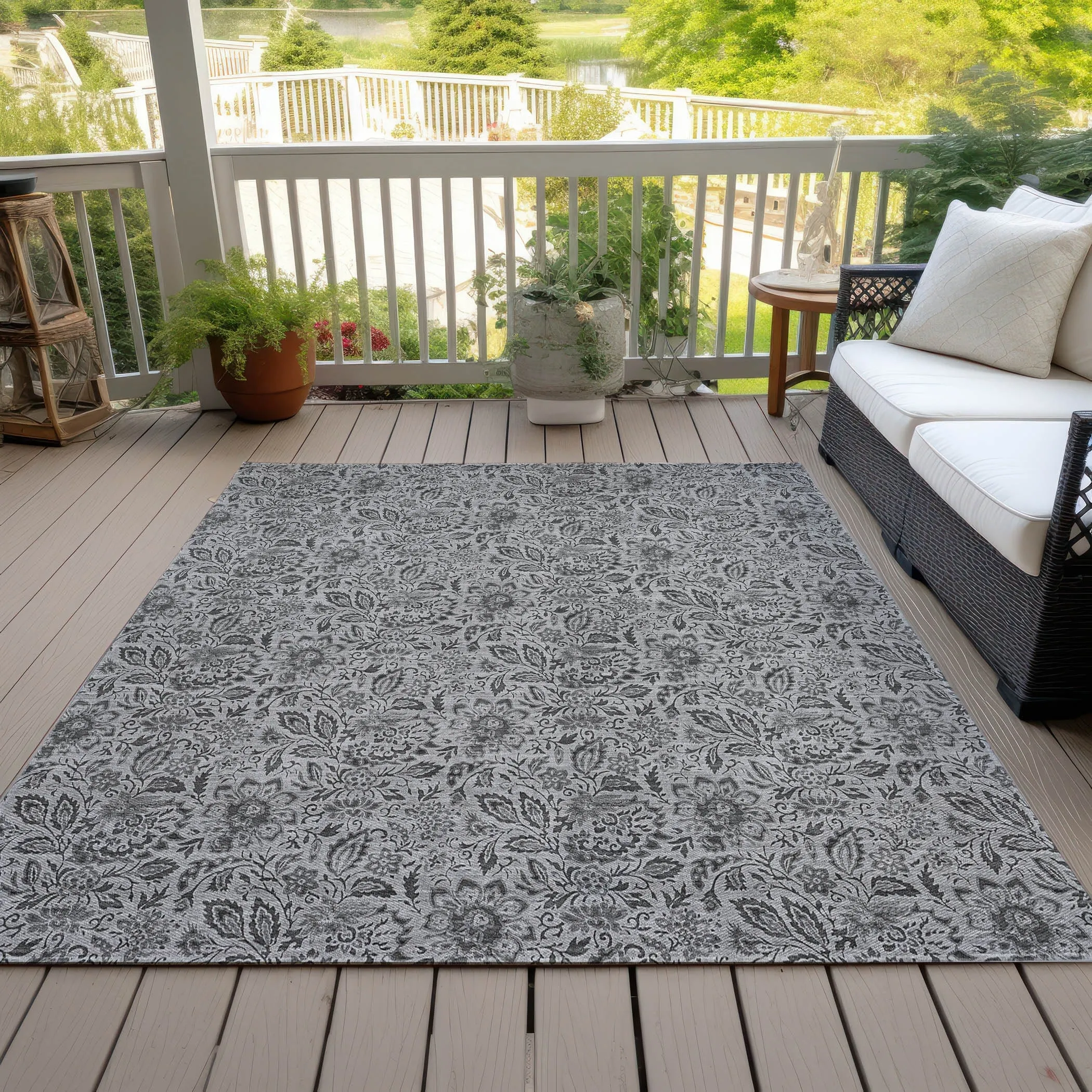 Machine Washable Indoor/ Outdoor Chantille Casual Floral Rug