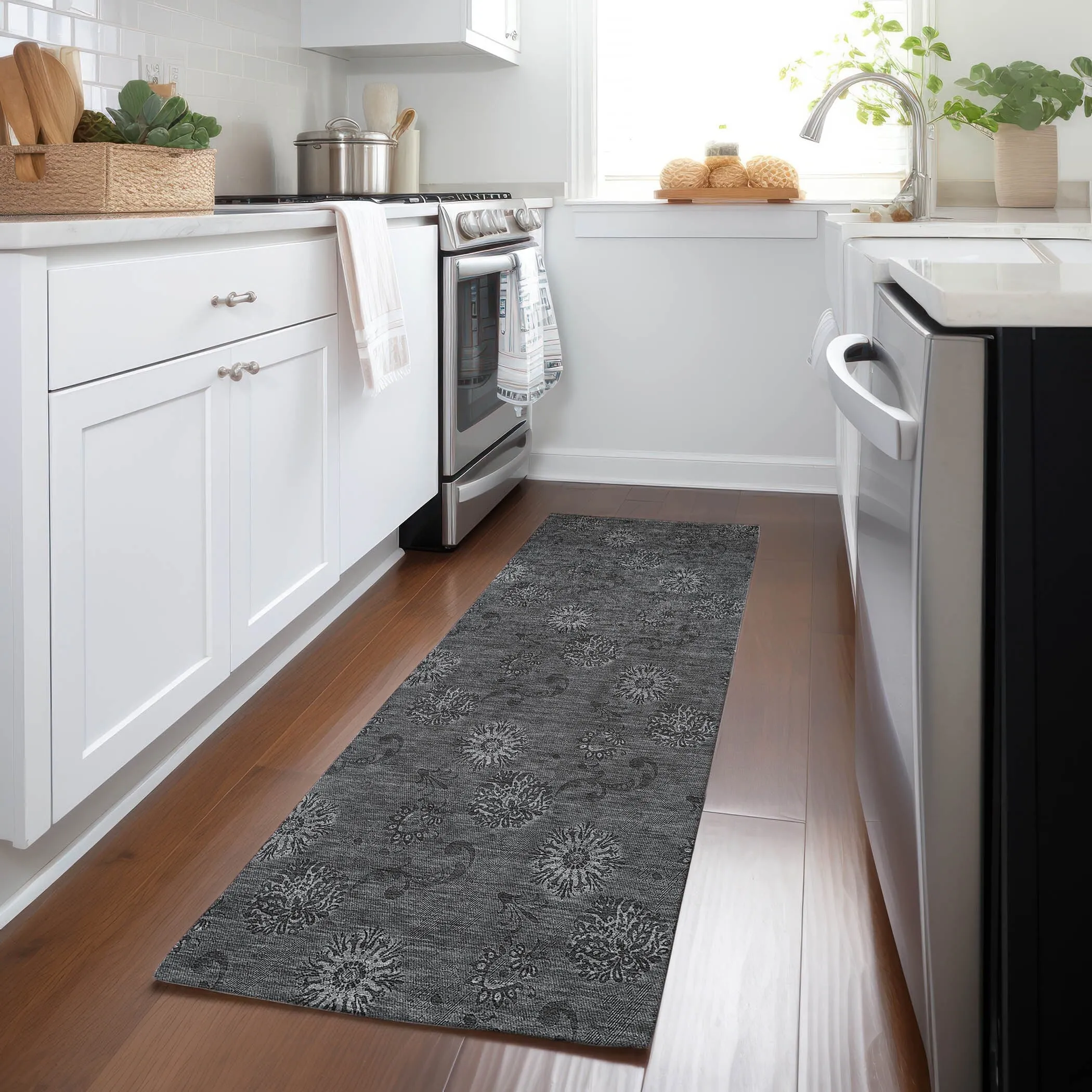 Machine Washable Indoor/ Outdoor Chantille Floral Burst Rug