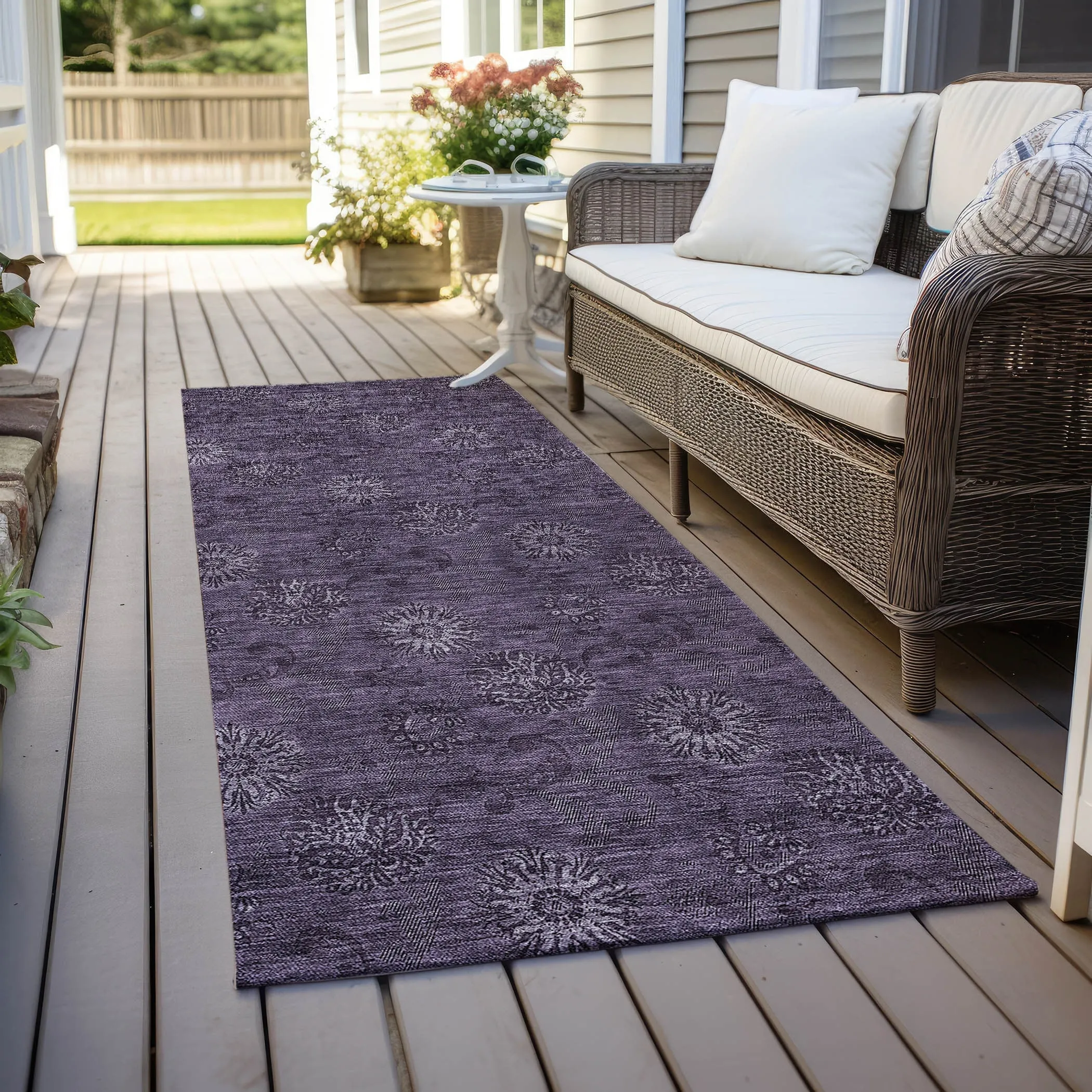 Machine Washable Indoor/ Outdoor Chantille Floral Burst Rug