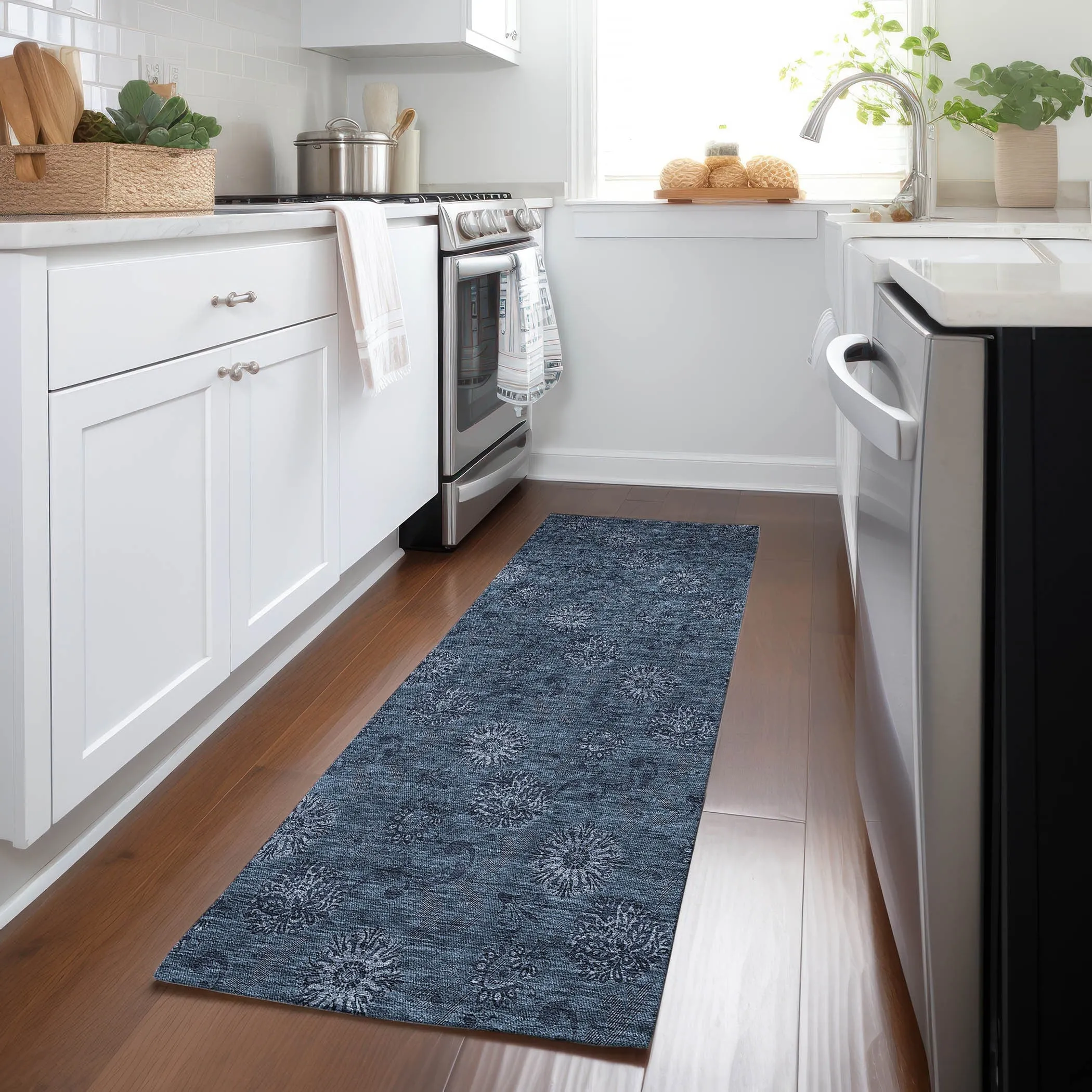 Machine Washable Indoor/ Outdoor Chantille Floral Burst Rug