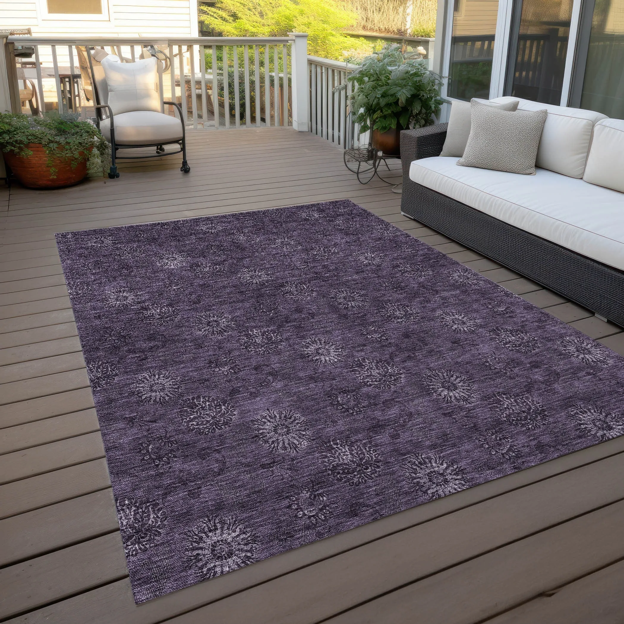 Machine Washable Indoor/ Outdoor Chantille Floral Burst Rug