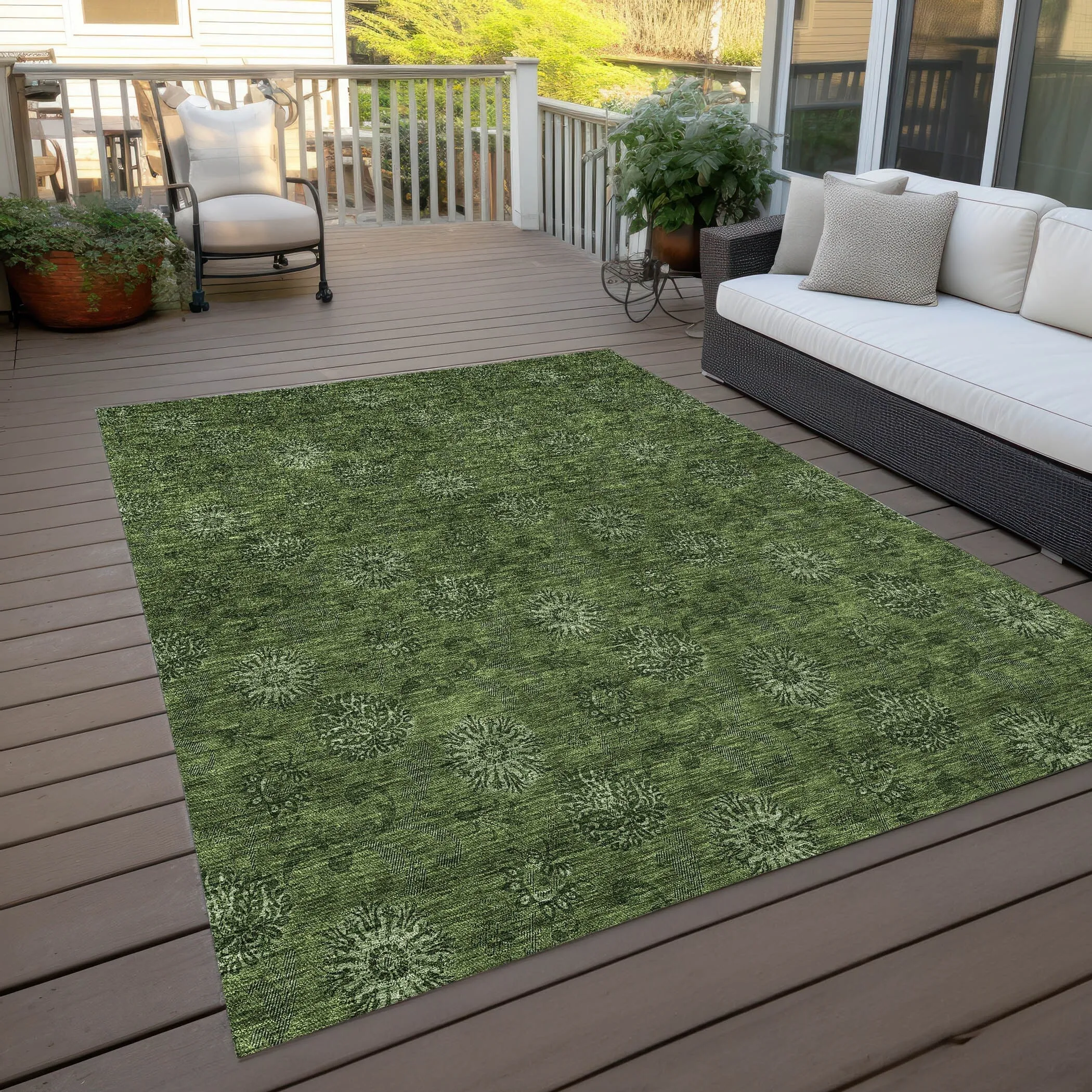 Machine Washable Indoor/ Outdoor Chantille Floral Burst Rug