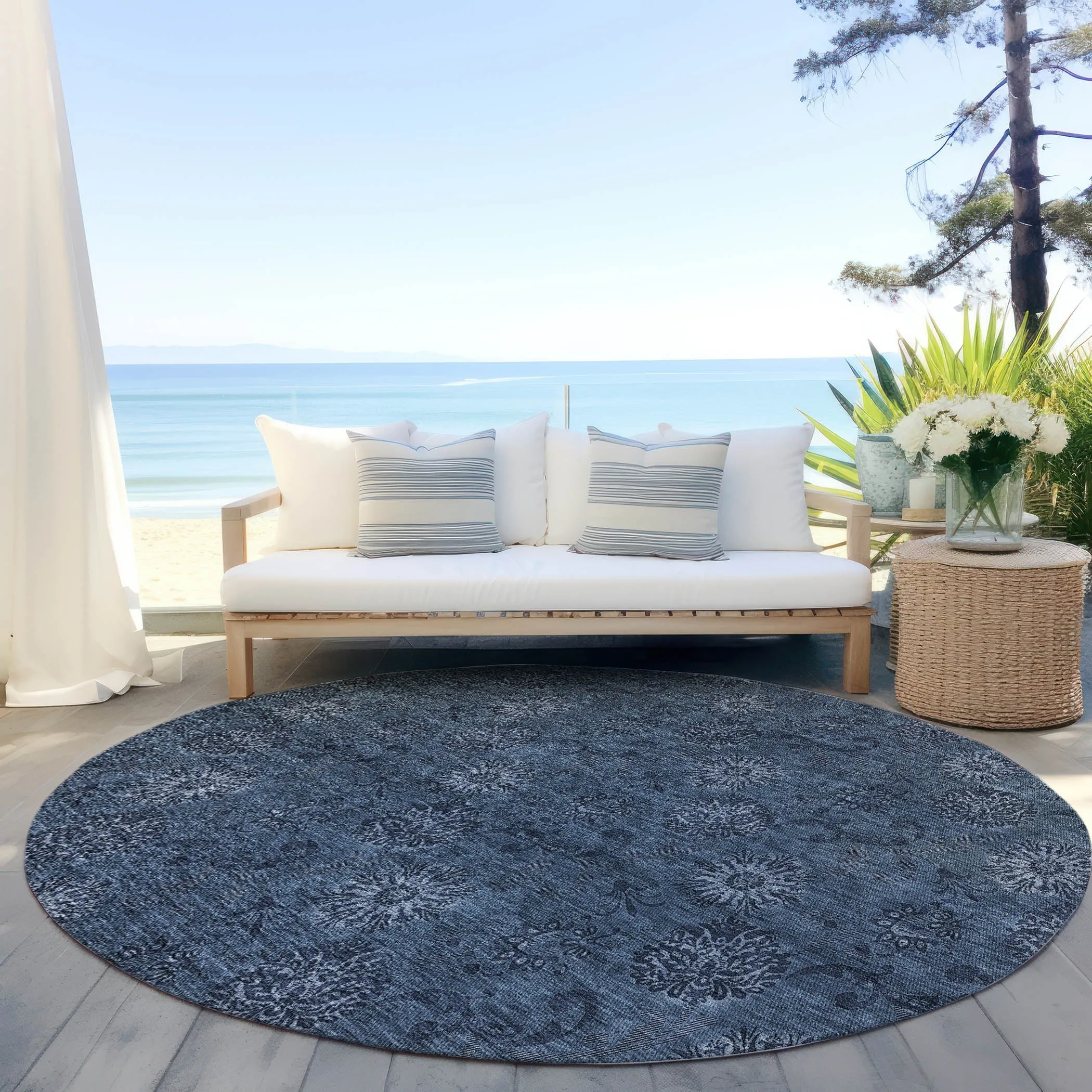 Machine Washable Indoor/ Outdoor Chantille Floral Burst Rug