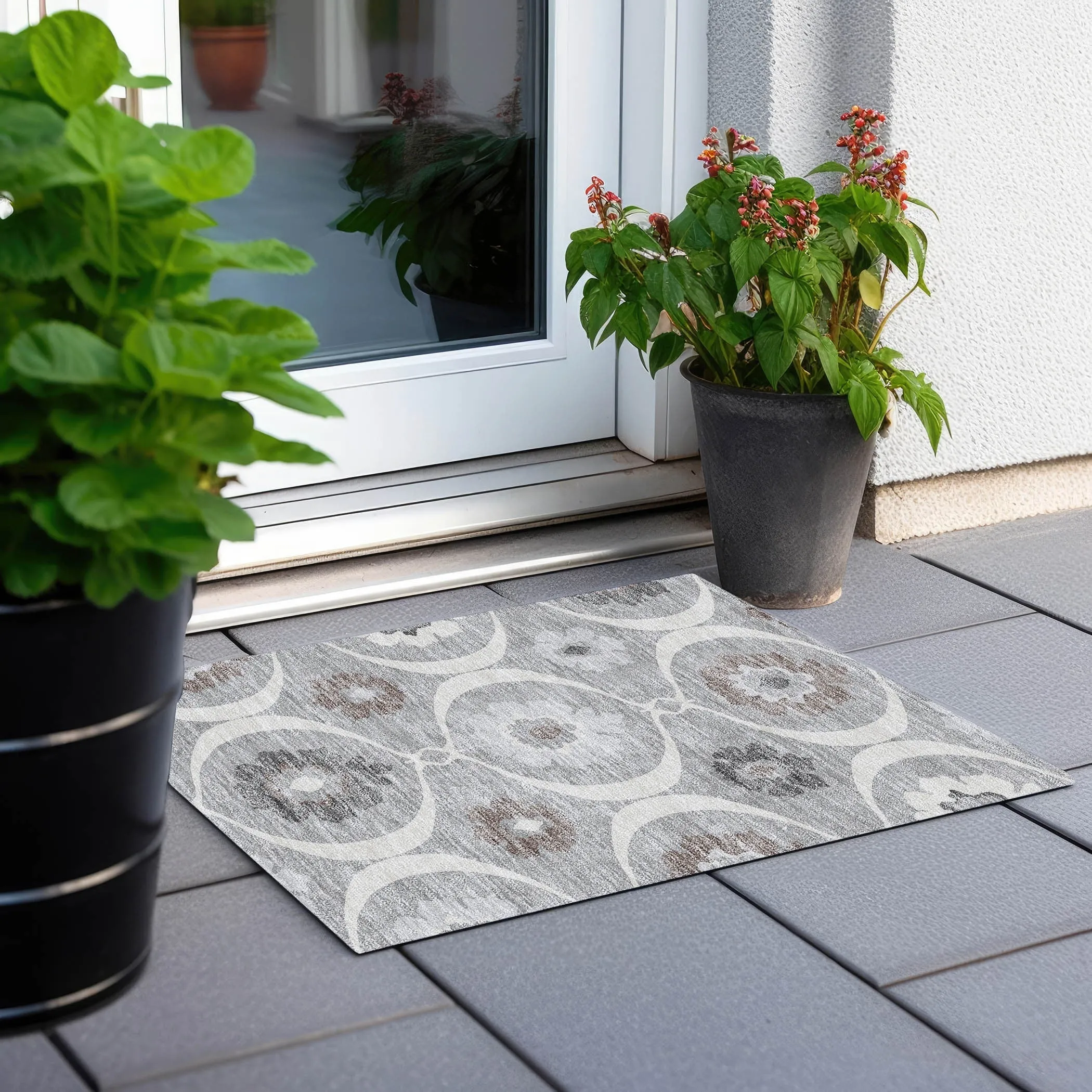 Machine Washable Indoor/ Outdoor Chantille Floral Geo Rug
