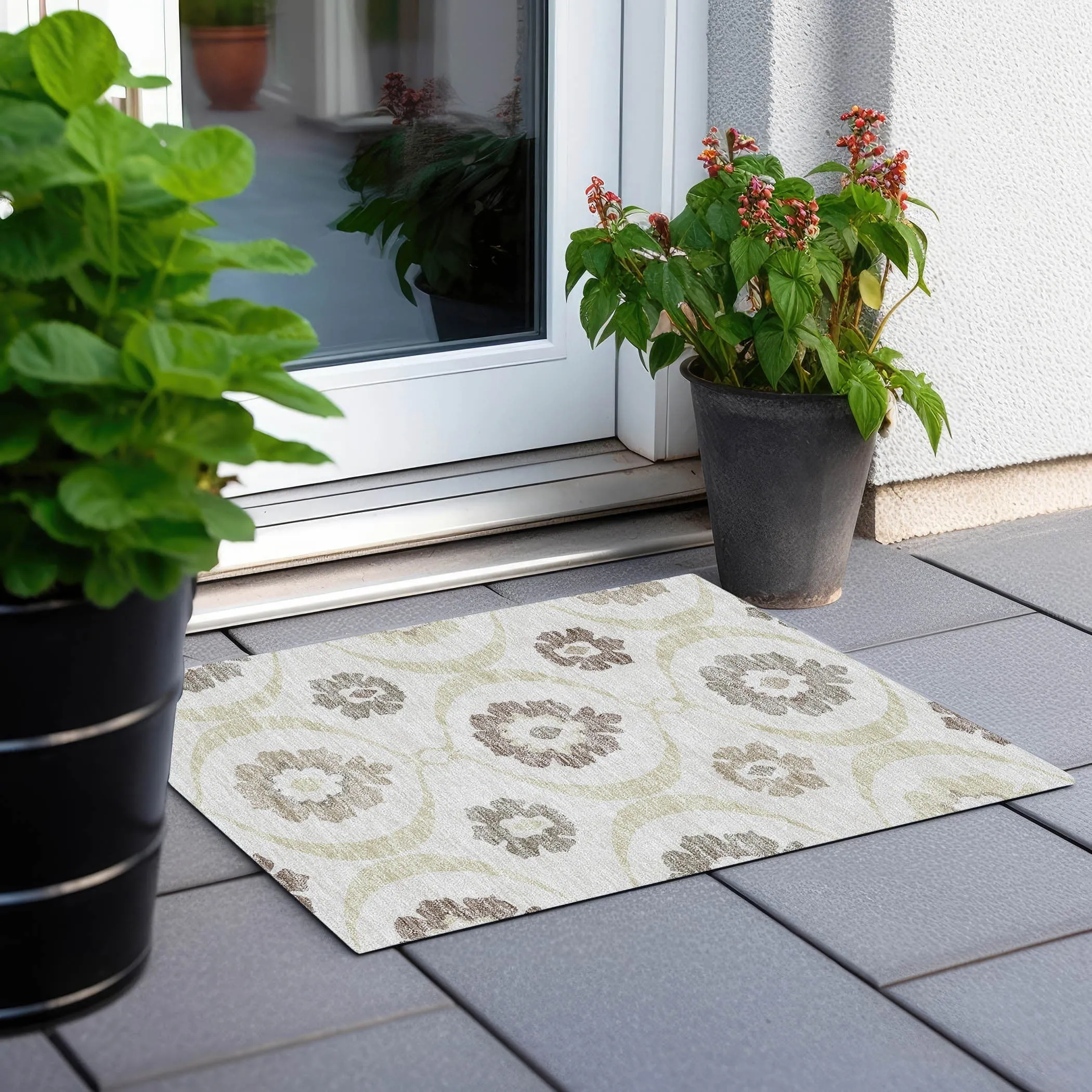 Machine Washable Indoor/ Outdoor Chantille Floral Geo Rug