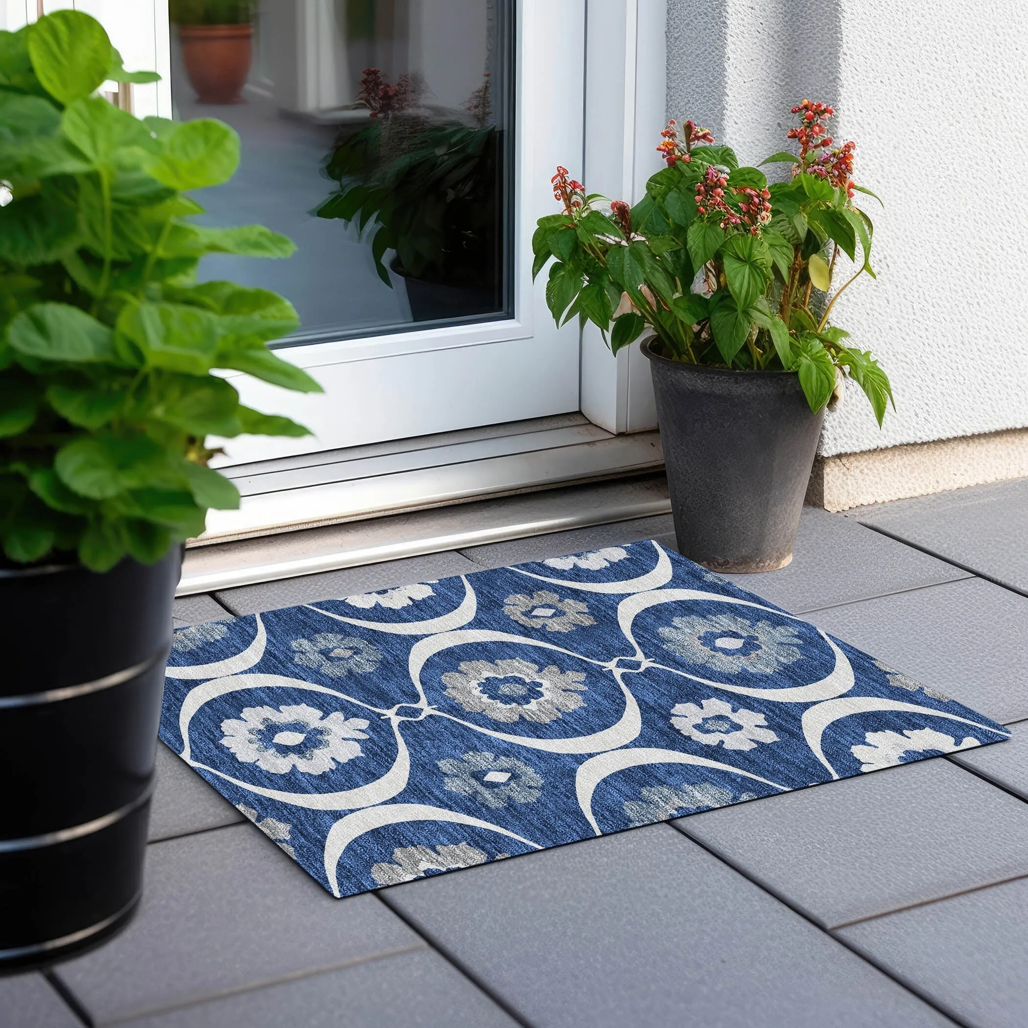 Machine Washable Indoor/ Outdoor Chantille Floral Geo Rug