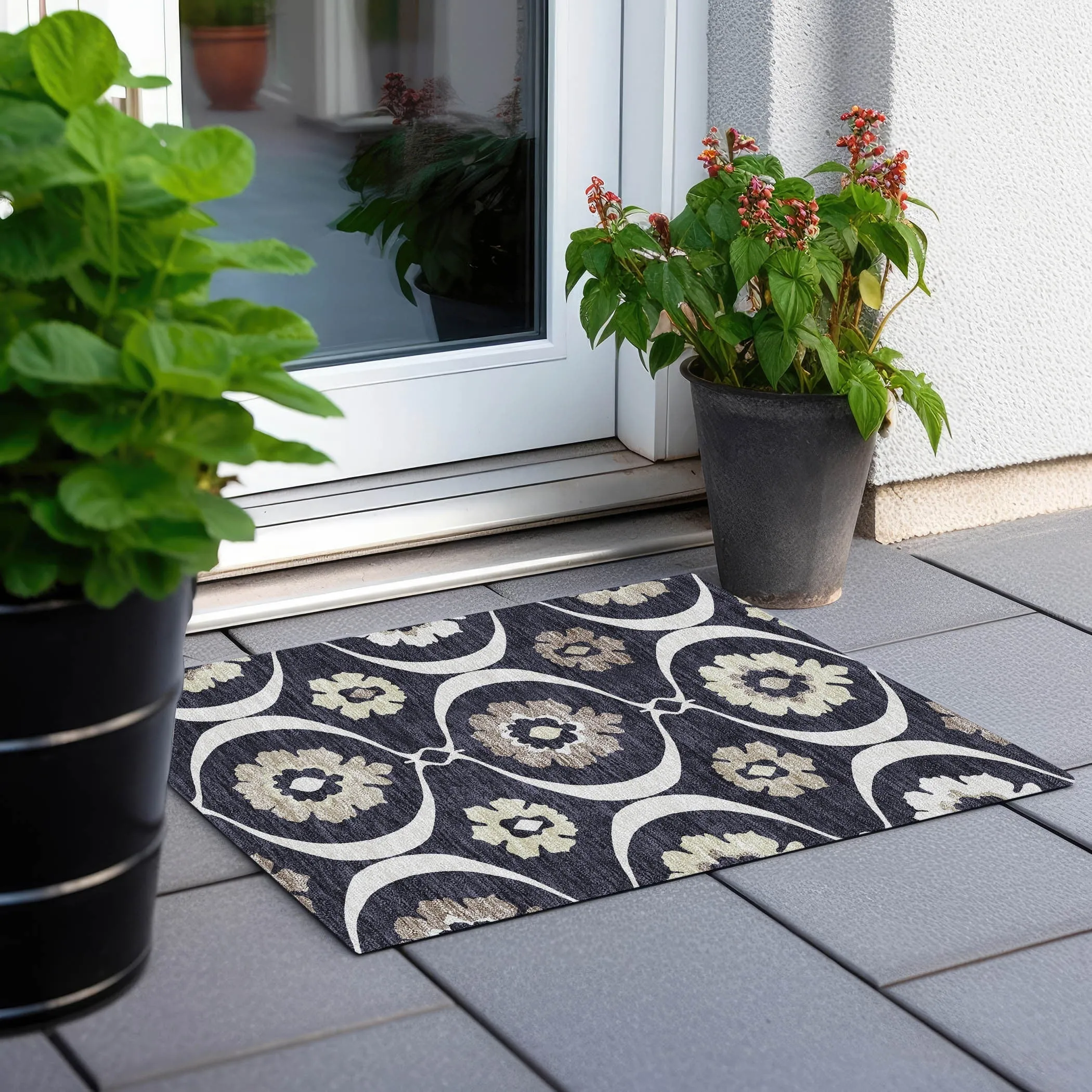 Machine Washable Indoor/ Outdoor Chantille Floral Geo Rug
