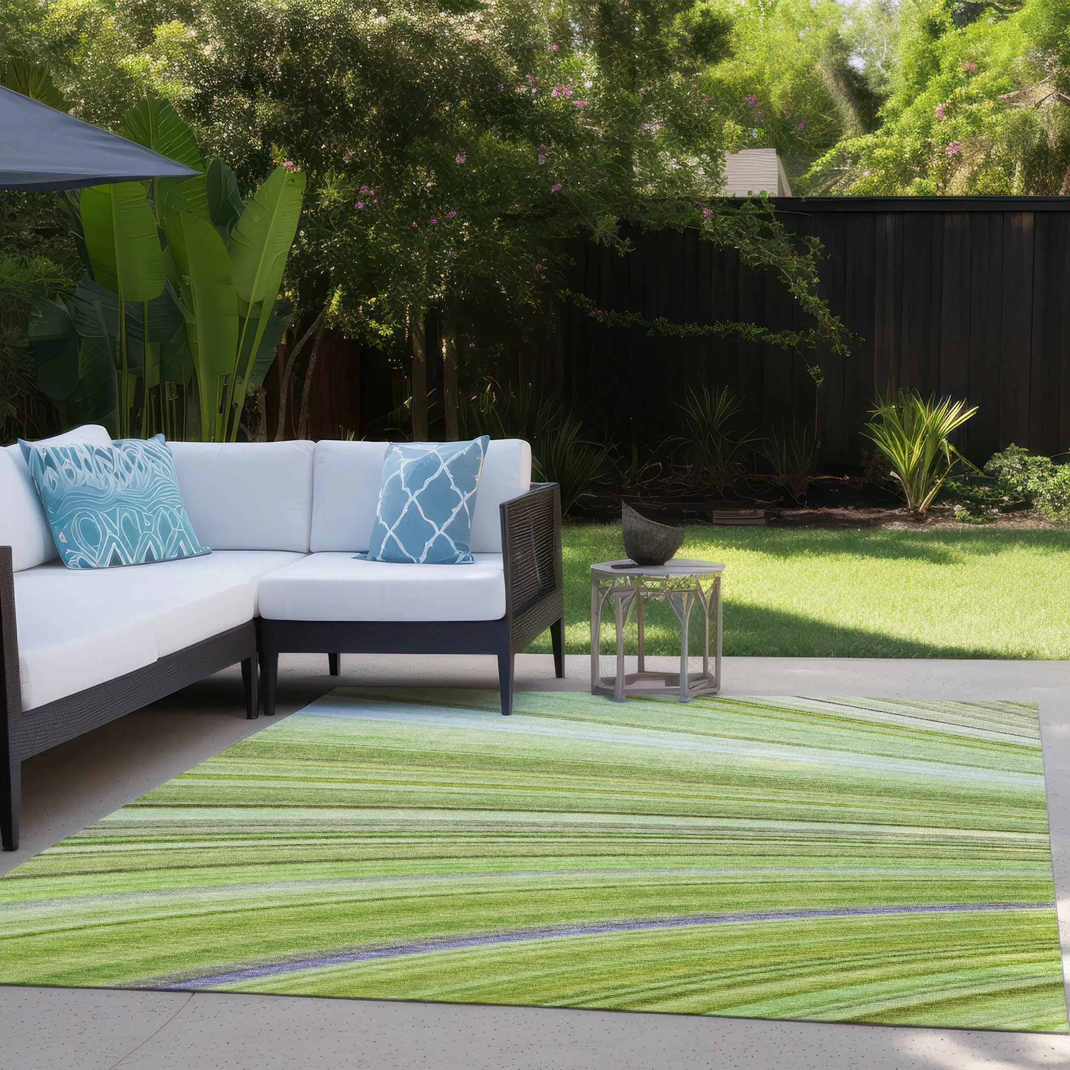 Machine Washable Indoor/ Outdoor Chantille Modern Burst Rug