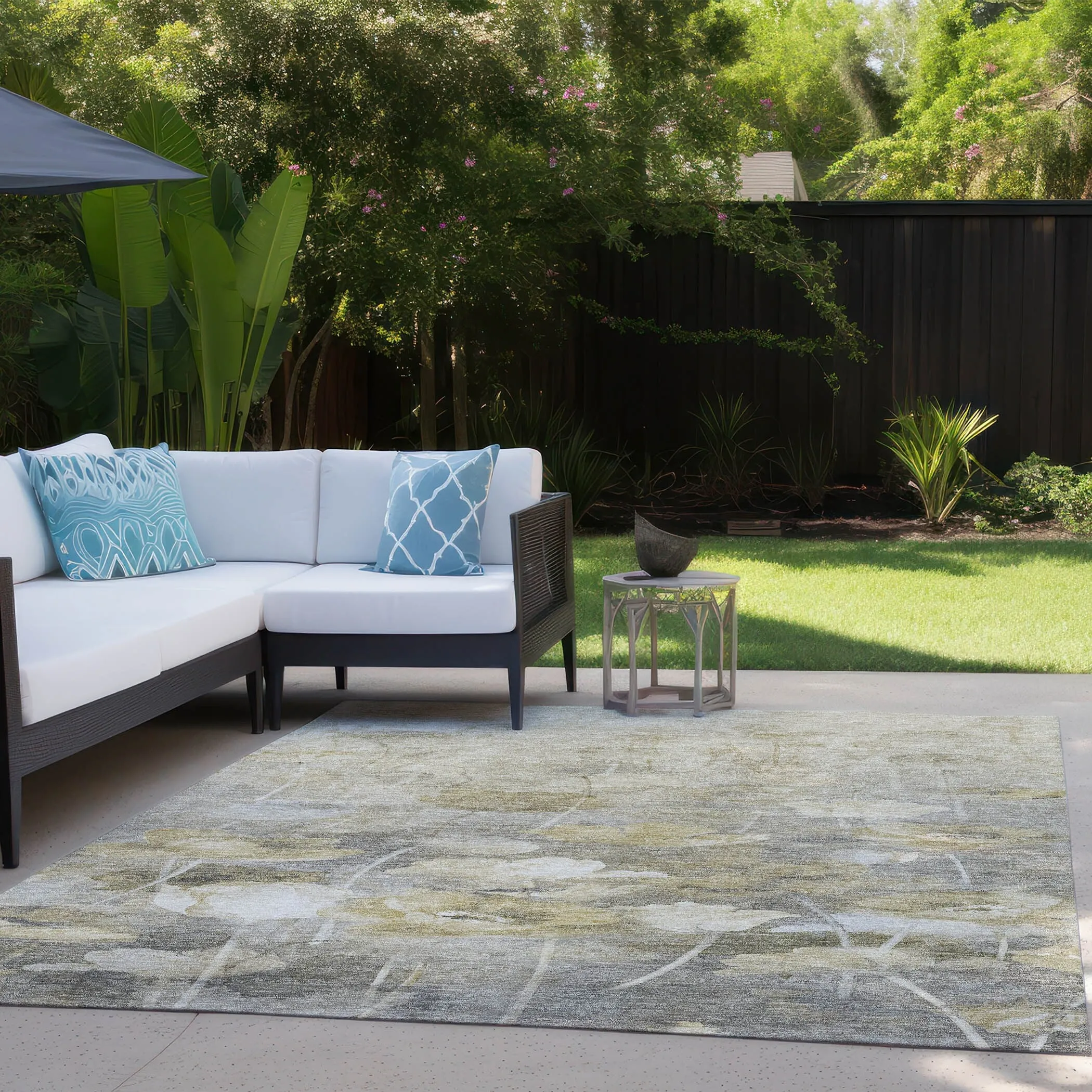 Machine Washable Indoor/ Outdoor Chantille Modern Floral Rug