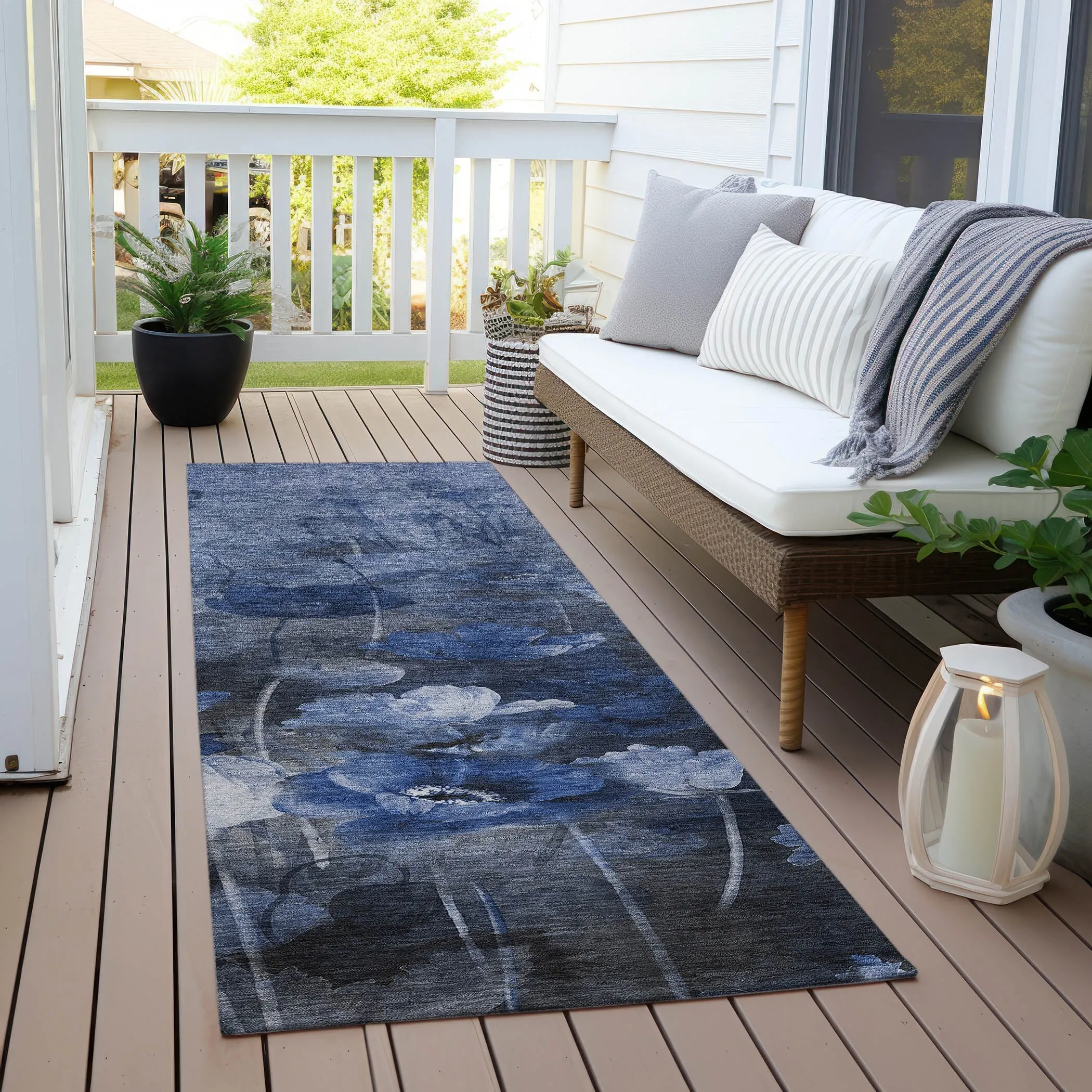 Machine Washable Indoor/ Outdoor Chantille Modern Floral Rug