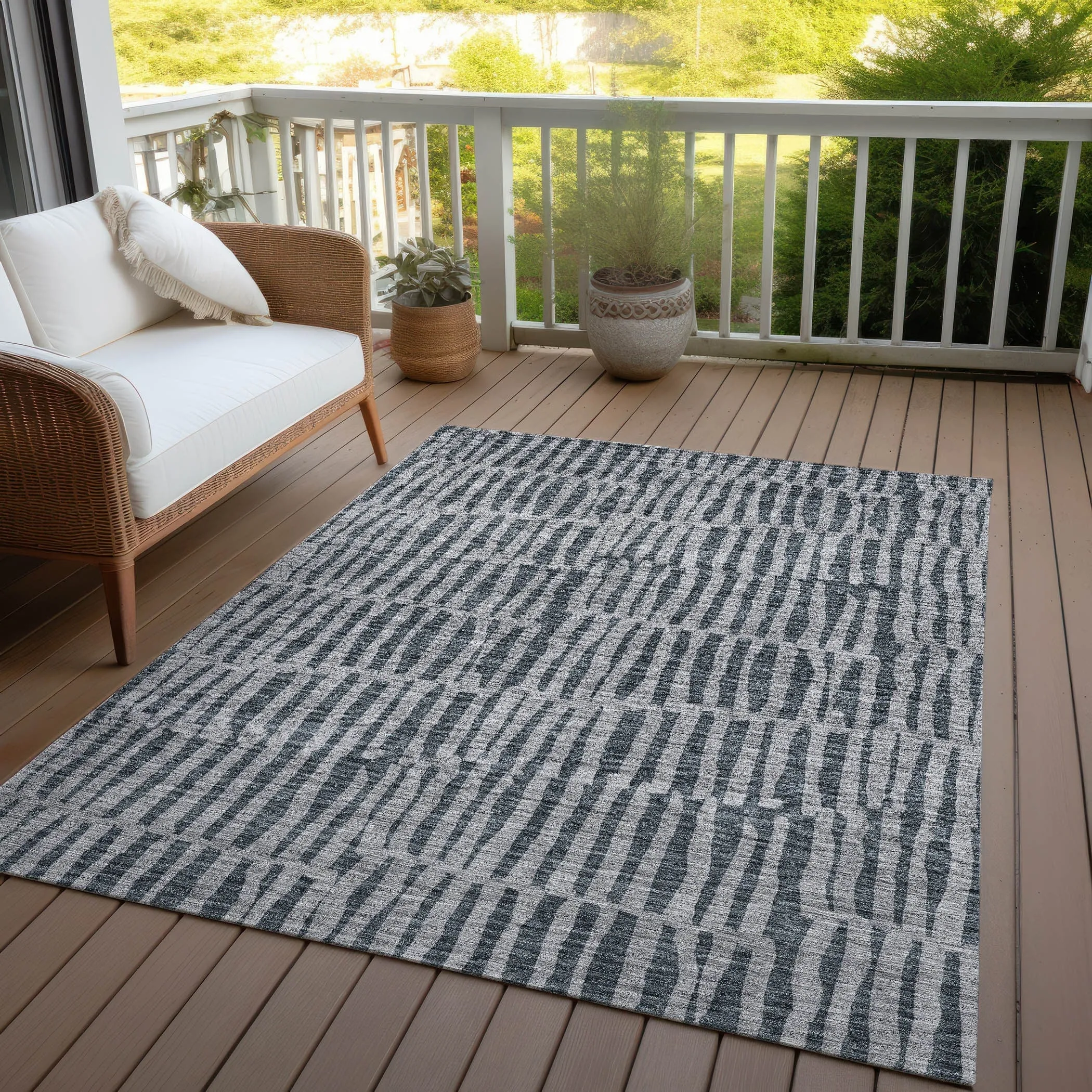 Machine Washable Indoor/ Outdoor Chantille Modern Geo Rug