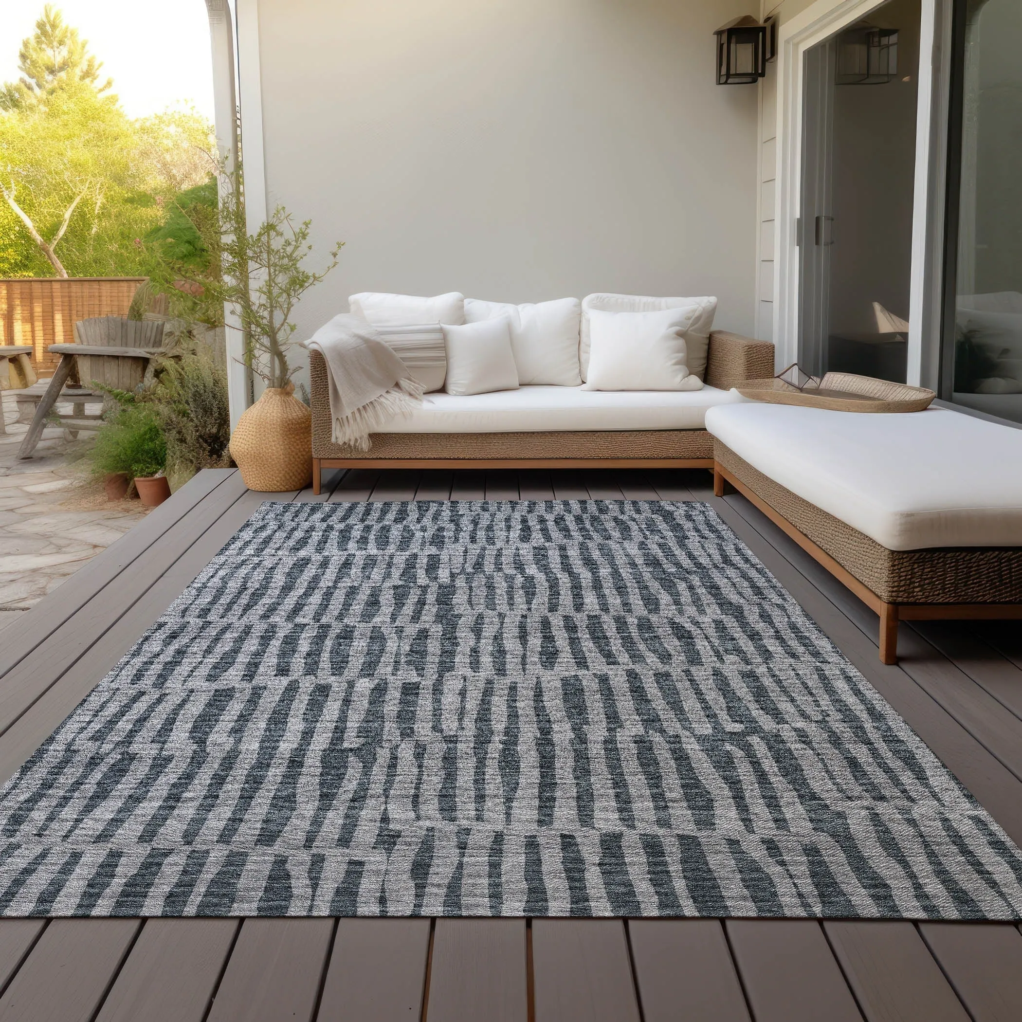 Machine Washable Indoor/ Outdoor Chantille Modern Geo Rug