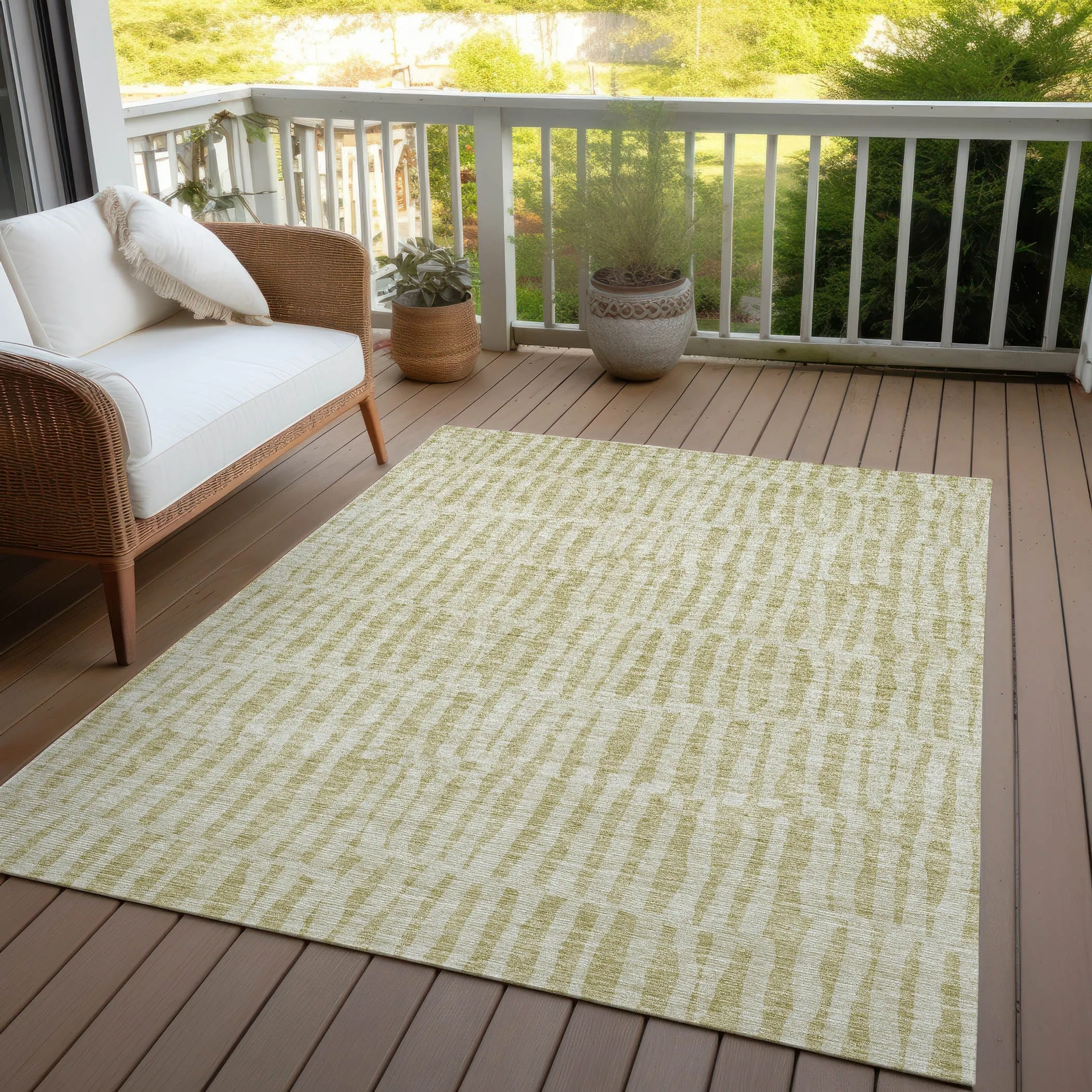 Machine Washable Indoor/ Outdoor Chantille Modern Geo Rug