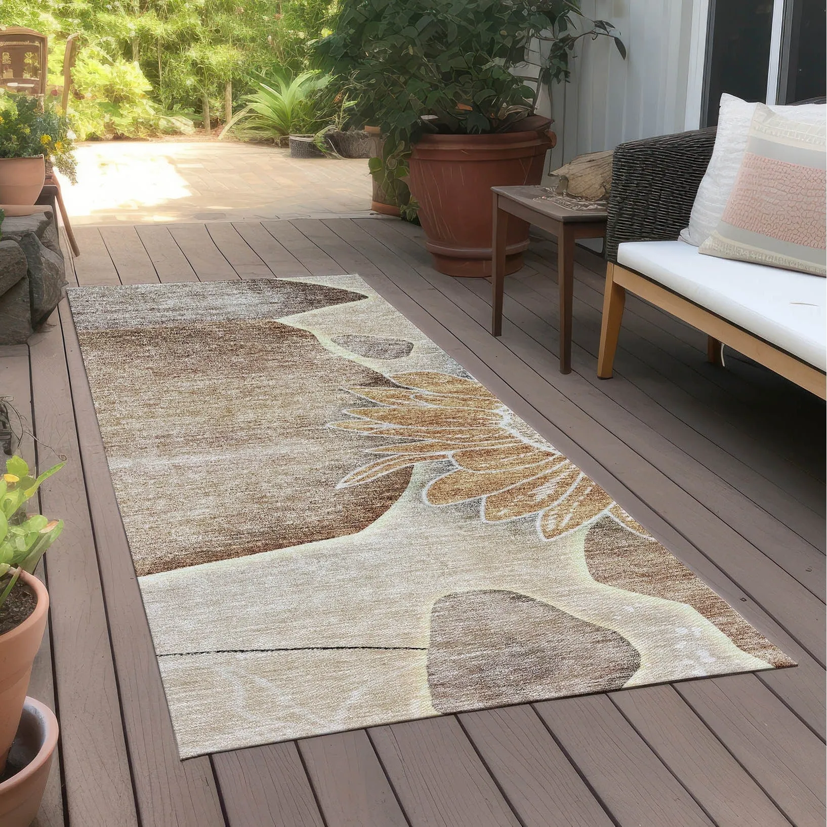 Machine Washable Indoor/ Outdoor Chantille Modern Sunflower Rug