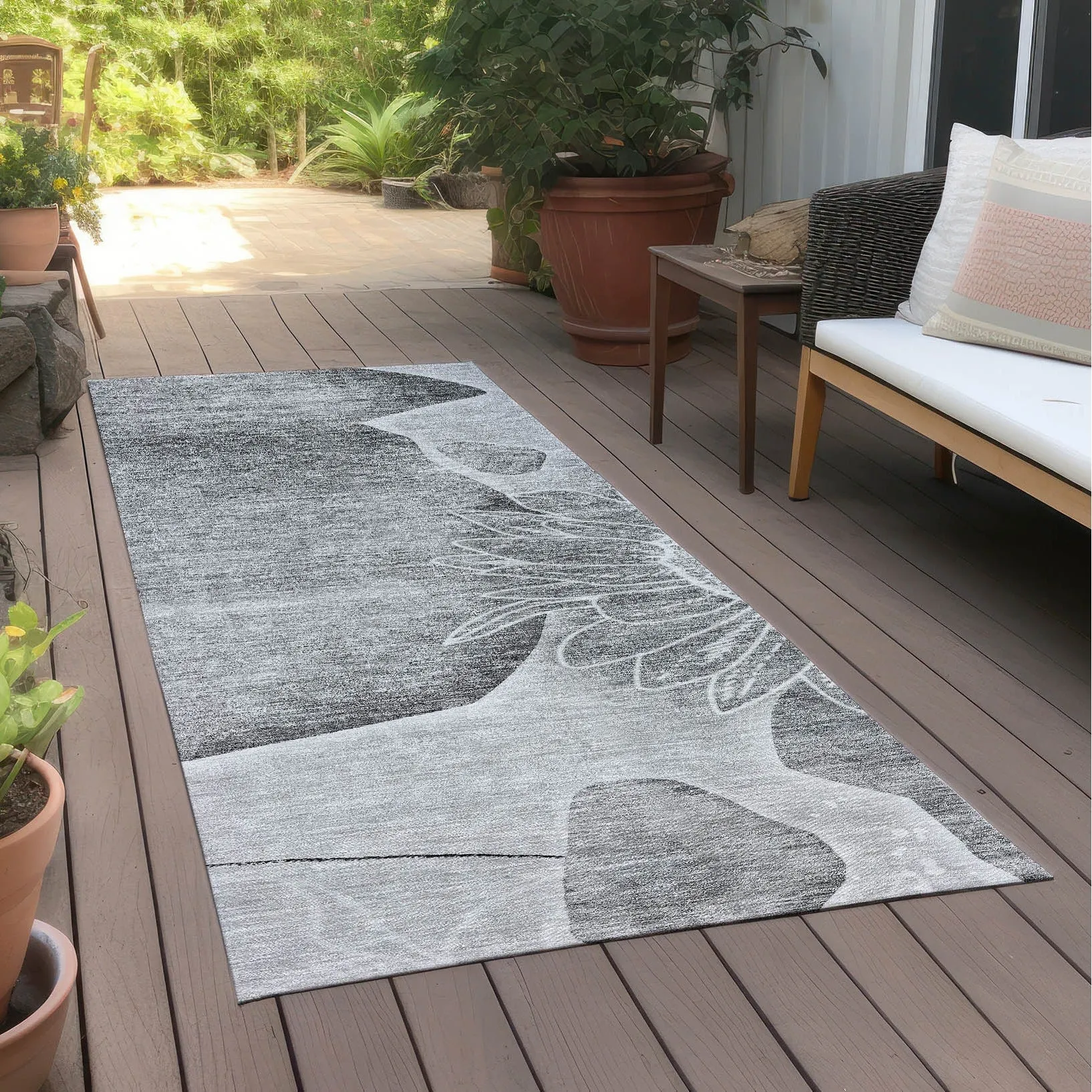 Machine Washable Indoor/ Outdoor Chantille Modern Sunflower Rug