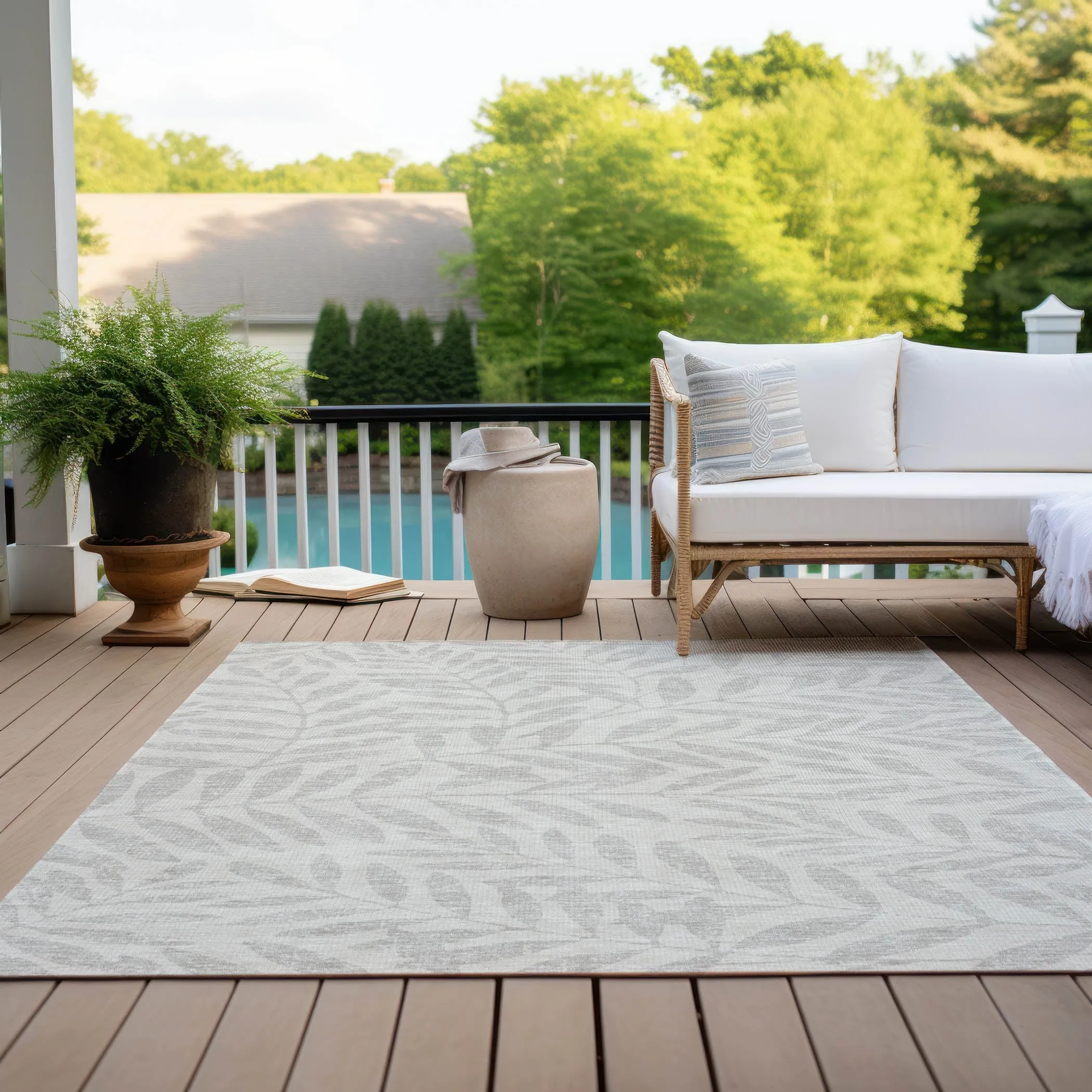 Machine Washable Indoor/ Outdoor Chantille Palm Rug