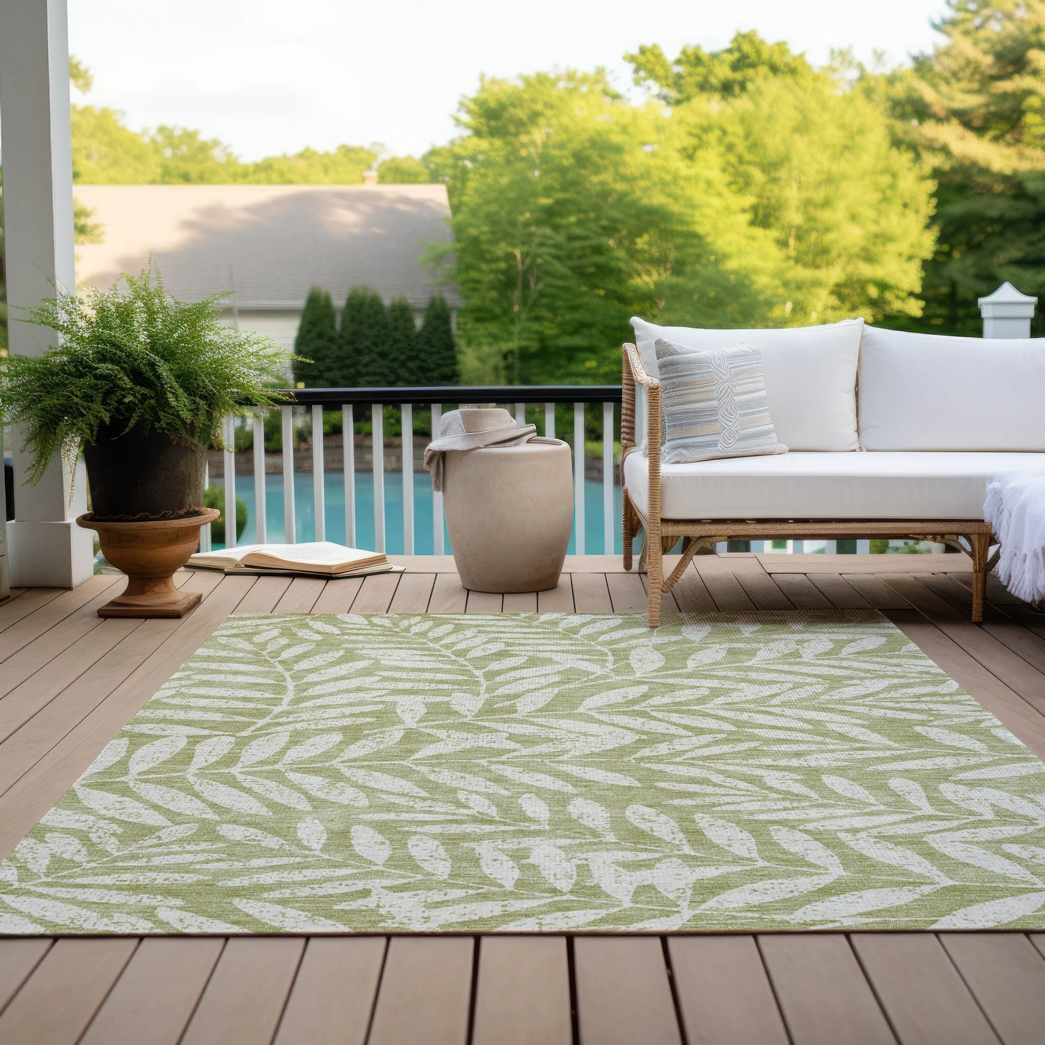 Machine Washable Indoor/ Outdoor Chantille Palm Rug