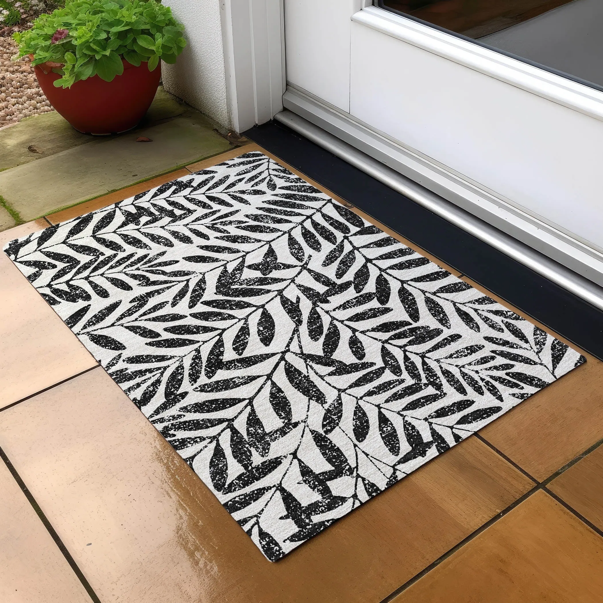 Machine Washable Indoor/ Outdoor Chantille Palm Rug
