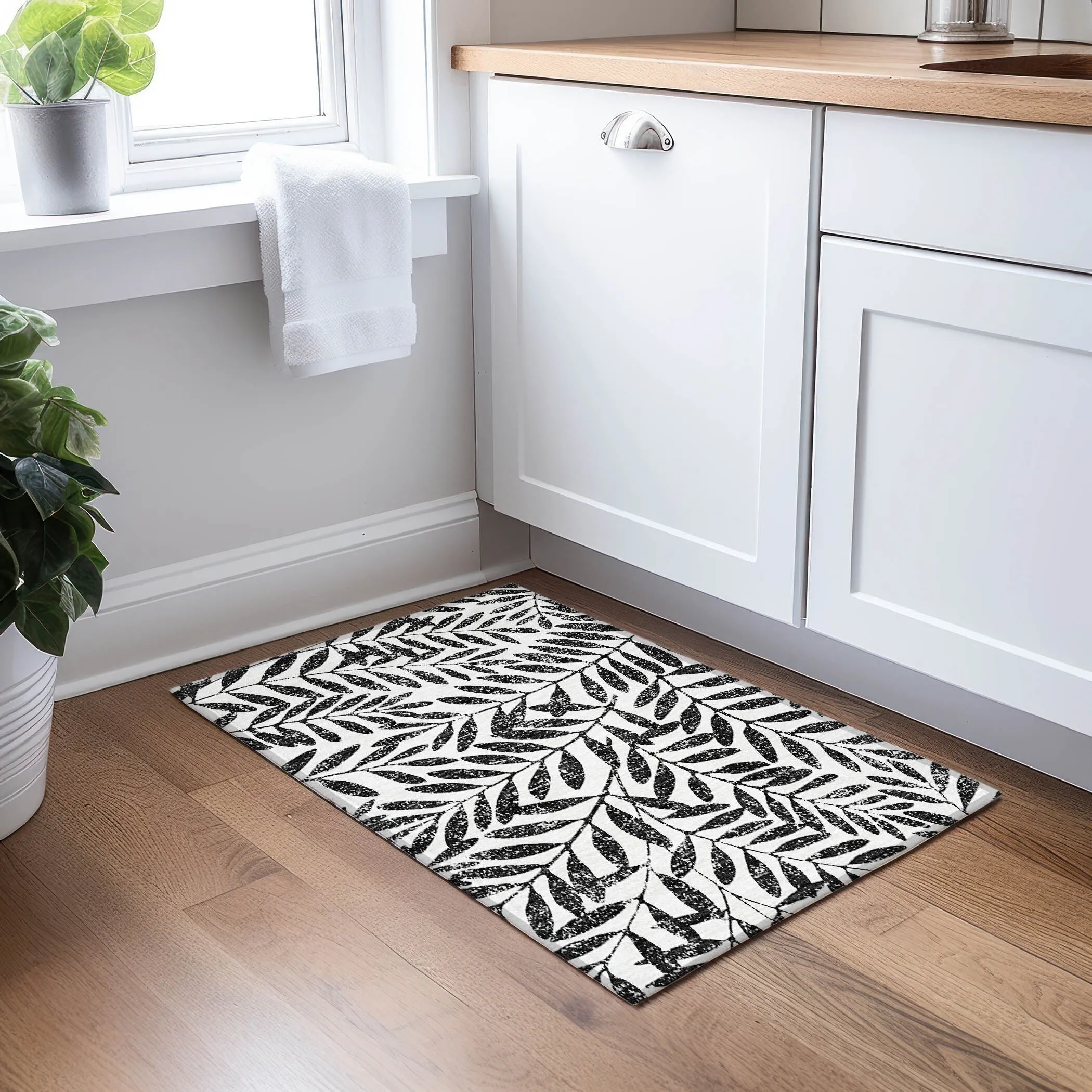 Machine Washable Indoor/ Outdoor Chantille Palm Rug