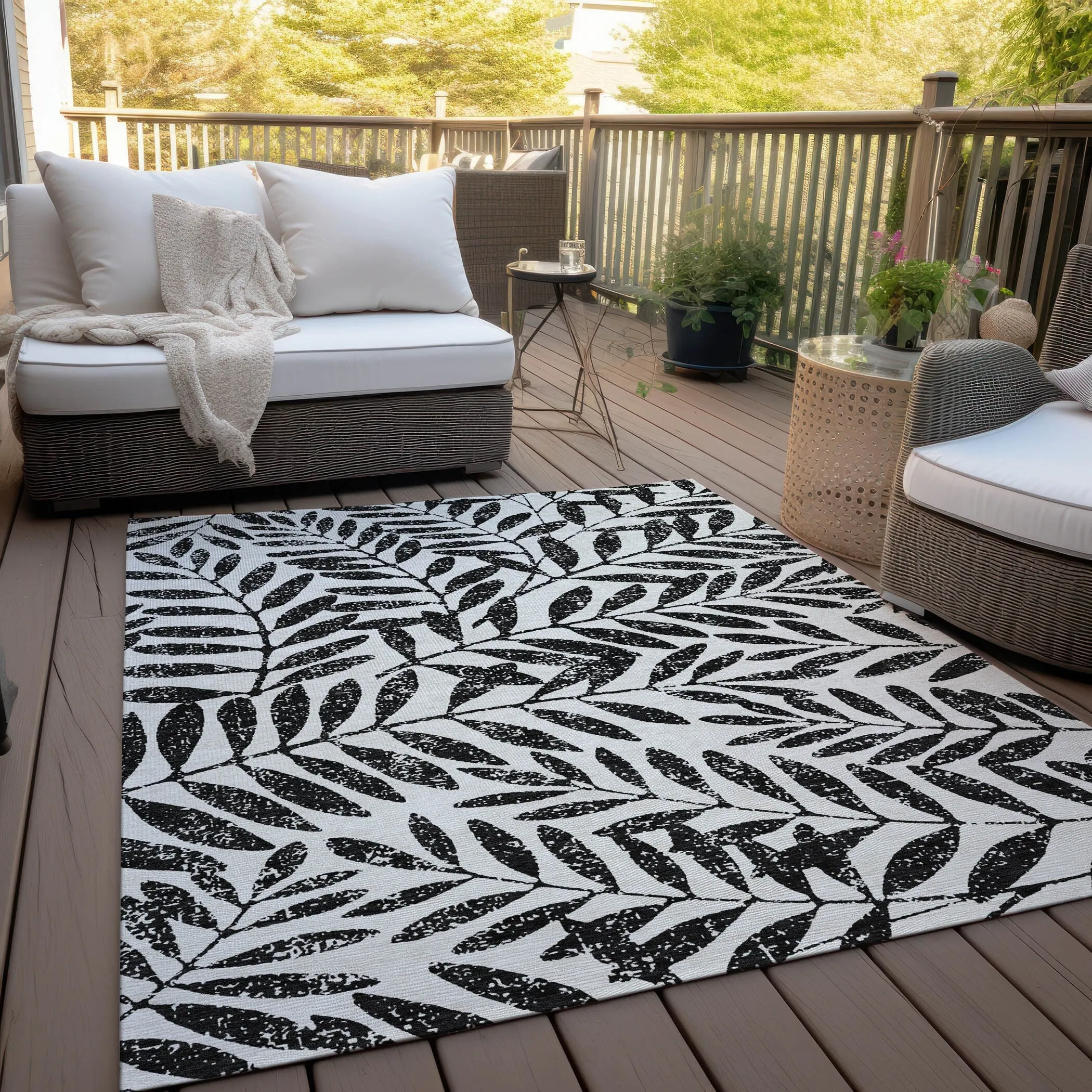 Machine Washable Indoor/ Outdoor Chantille Palm Rug