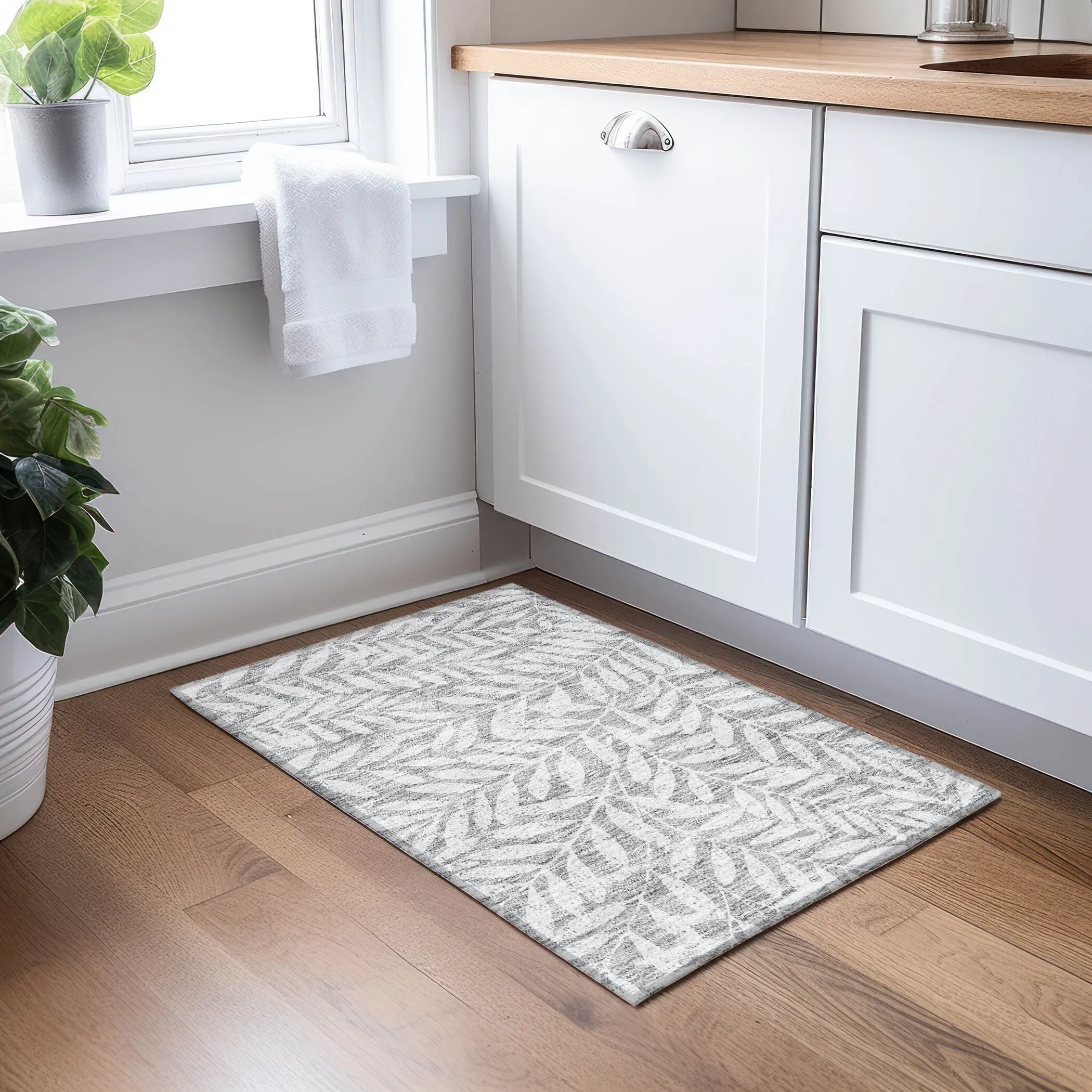 Machine Washable Indoor/ Outdoor Chantille Palm Rug