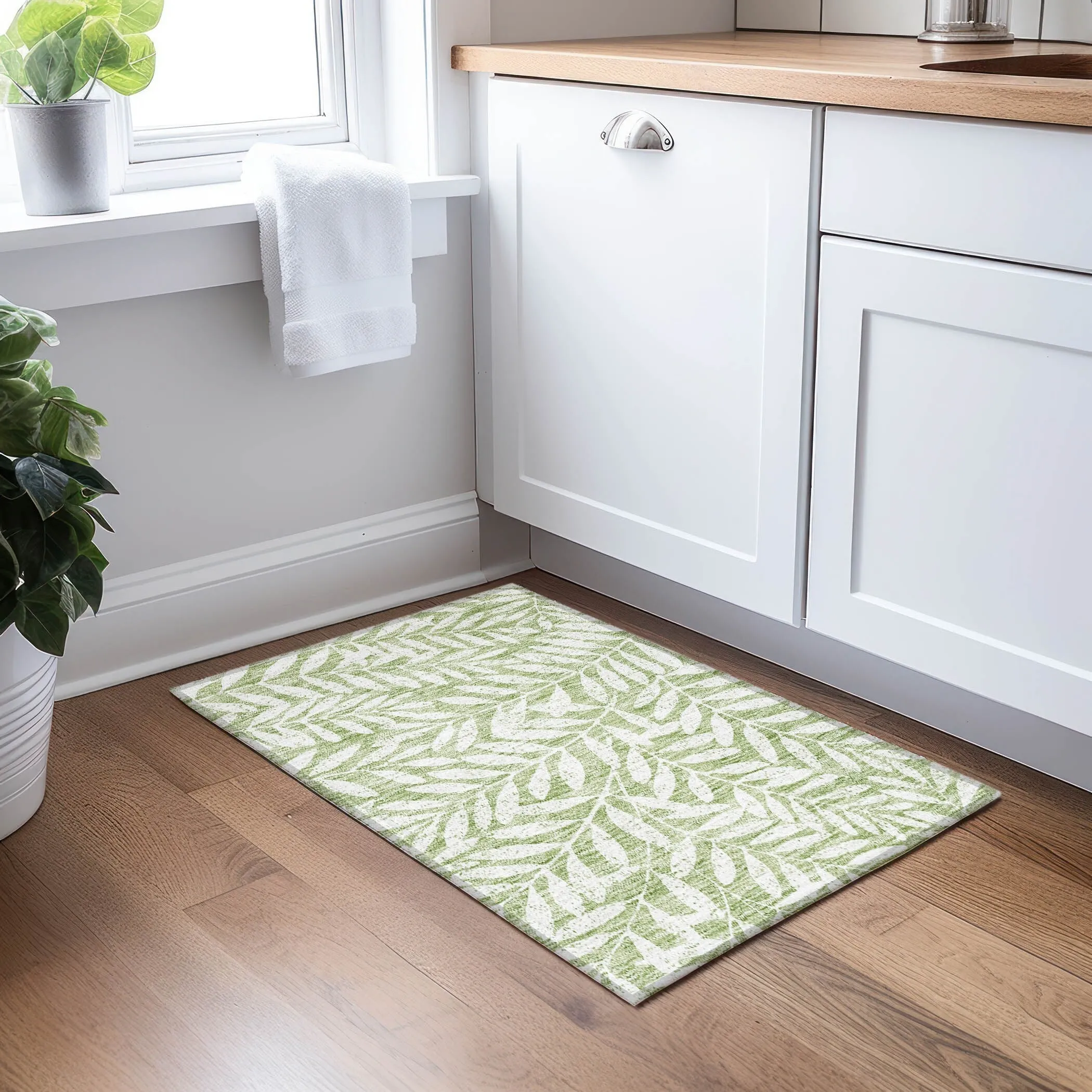 Machine Washable Indoor/ Outdoor Chantille Palm Rug