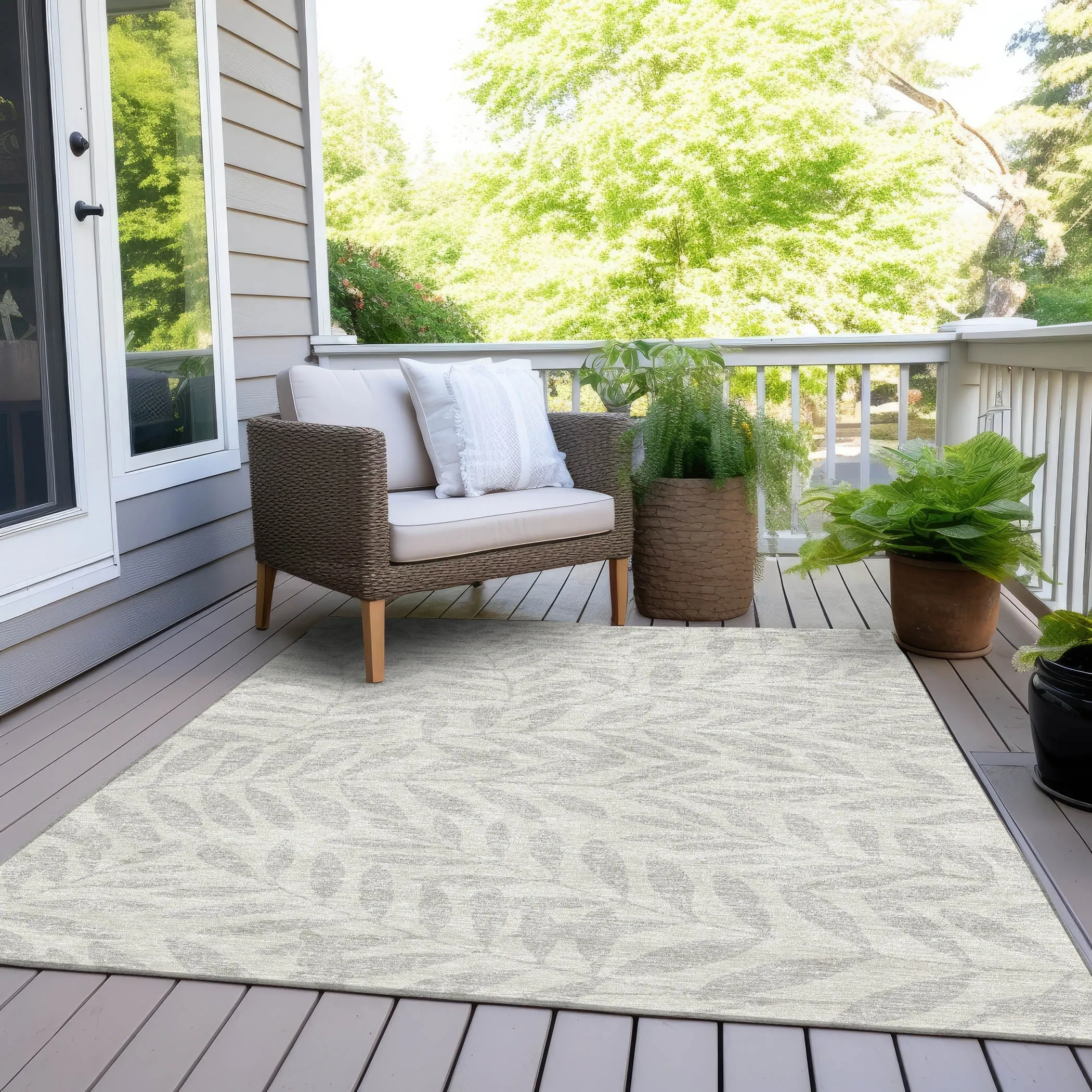 Machine Washable Indoor/ Outdoor Chantille Palm Rug