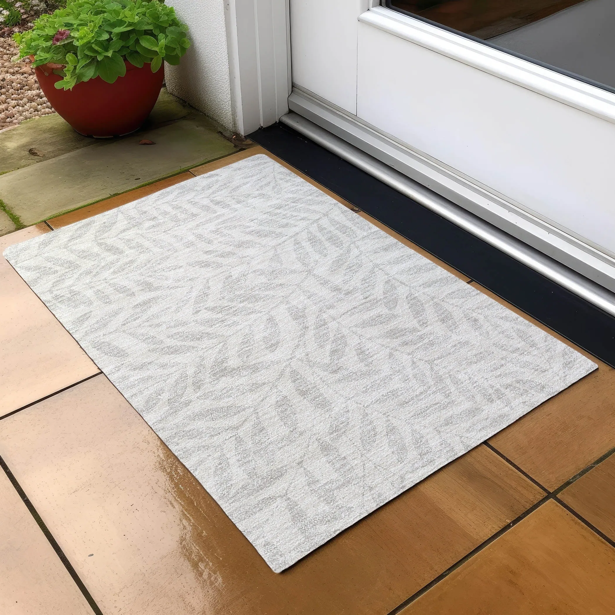 Machine Washable Indoor/ Outdoor Chantille Palm Rug