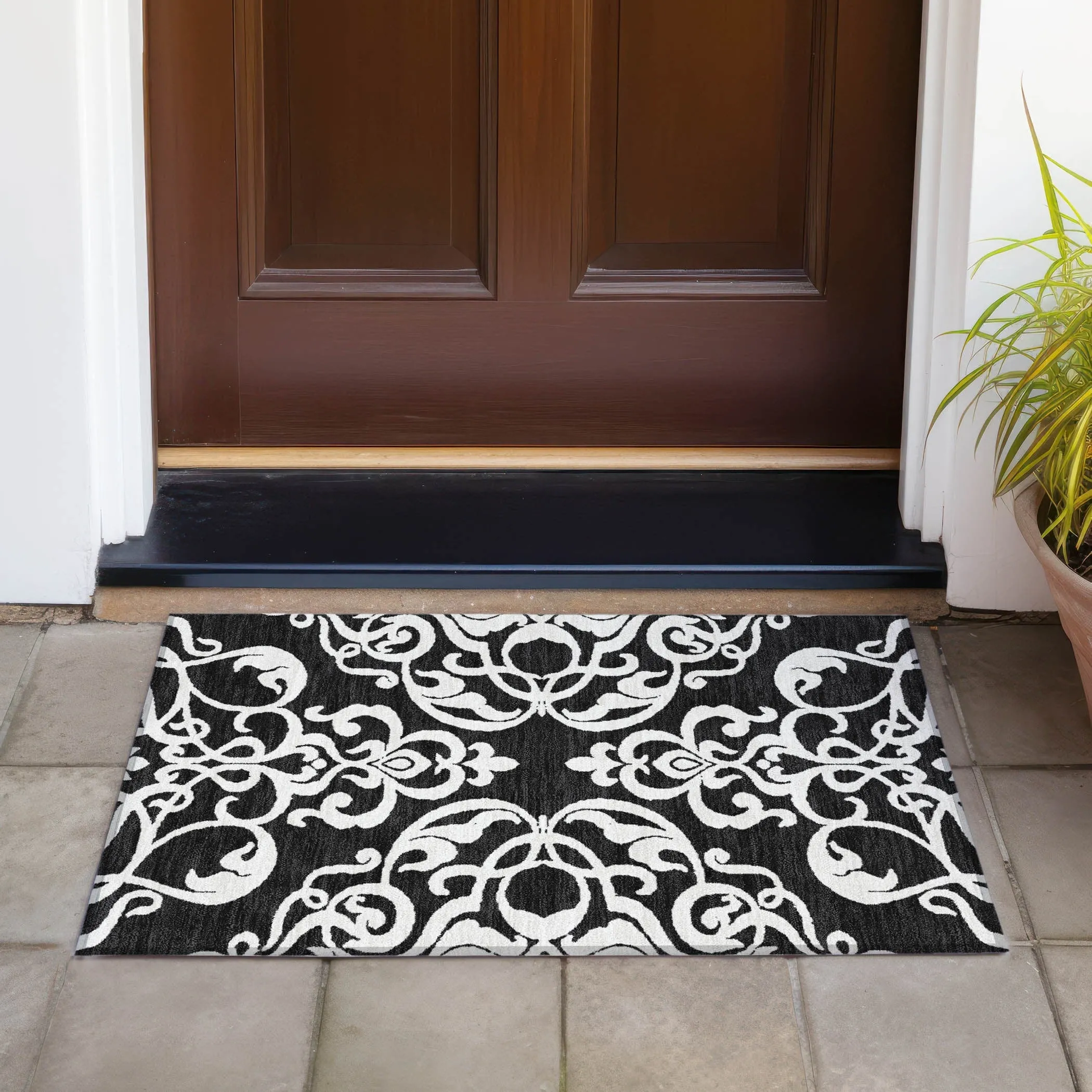 Machine Washable Indoor/ Outdoor Damask Glam Chantille Rug