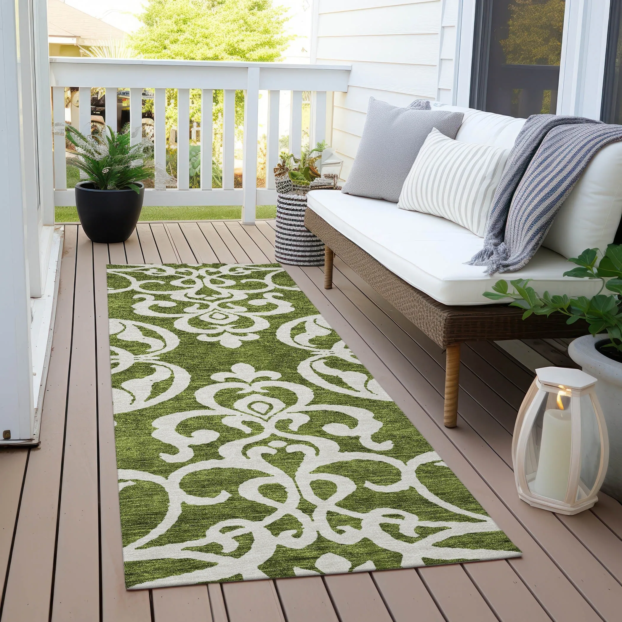 Machine Washable Indoor/ Outdoor Damask Glam Chantille Rug