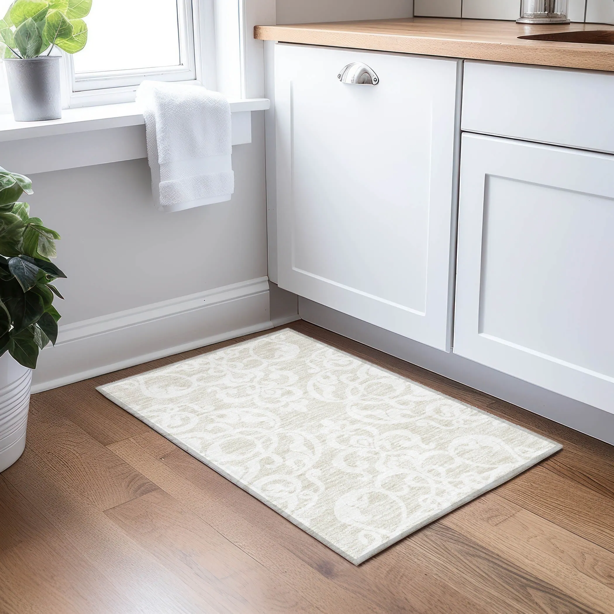Machine Washable Indoor/ Outdoor Damask Glam Chantille Rug