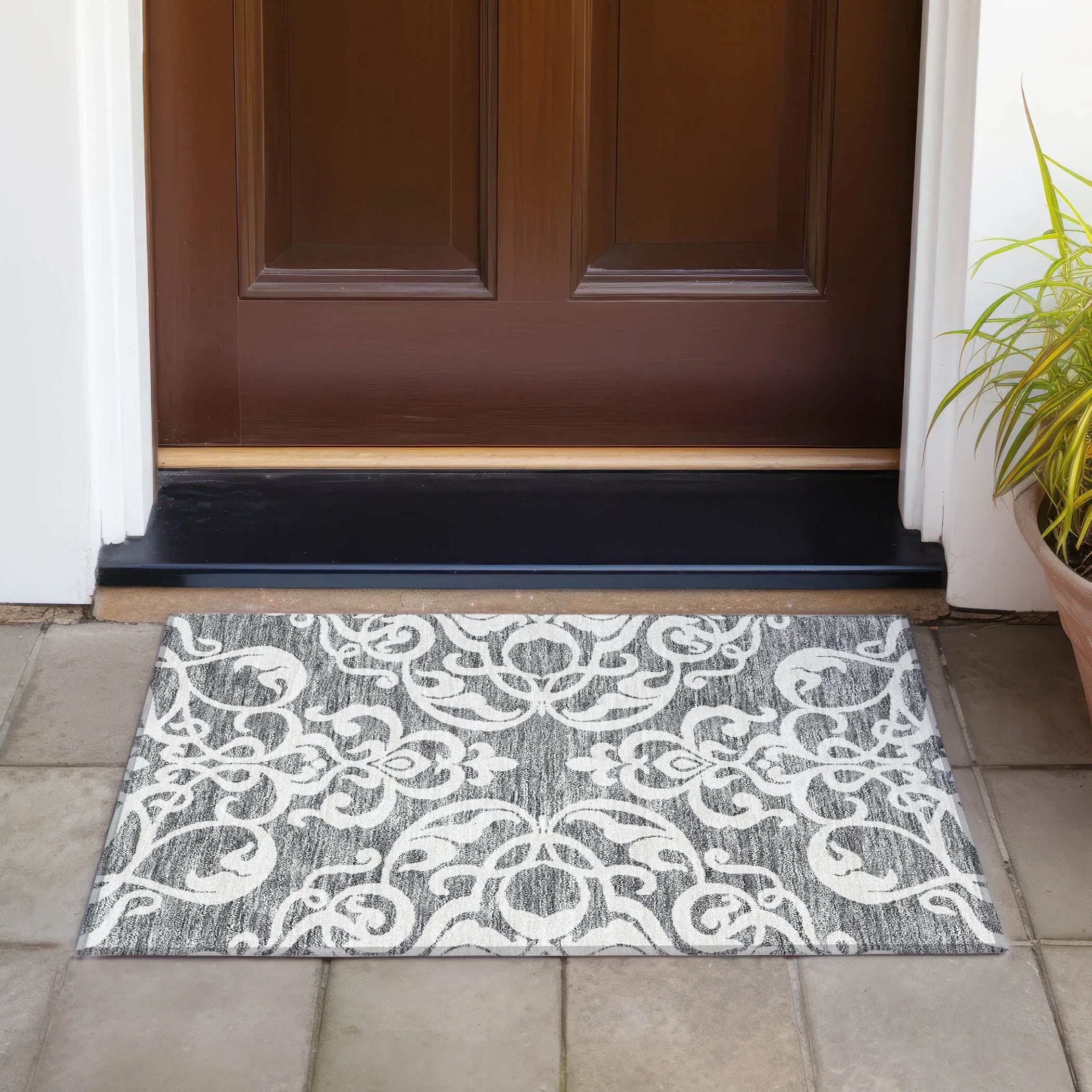 Machine Washable Indoor/ Outdoor Damask Glam Chantille Rug