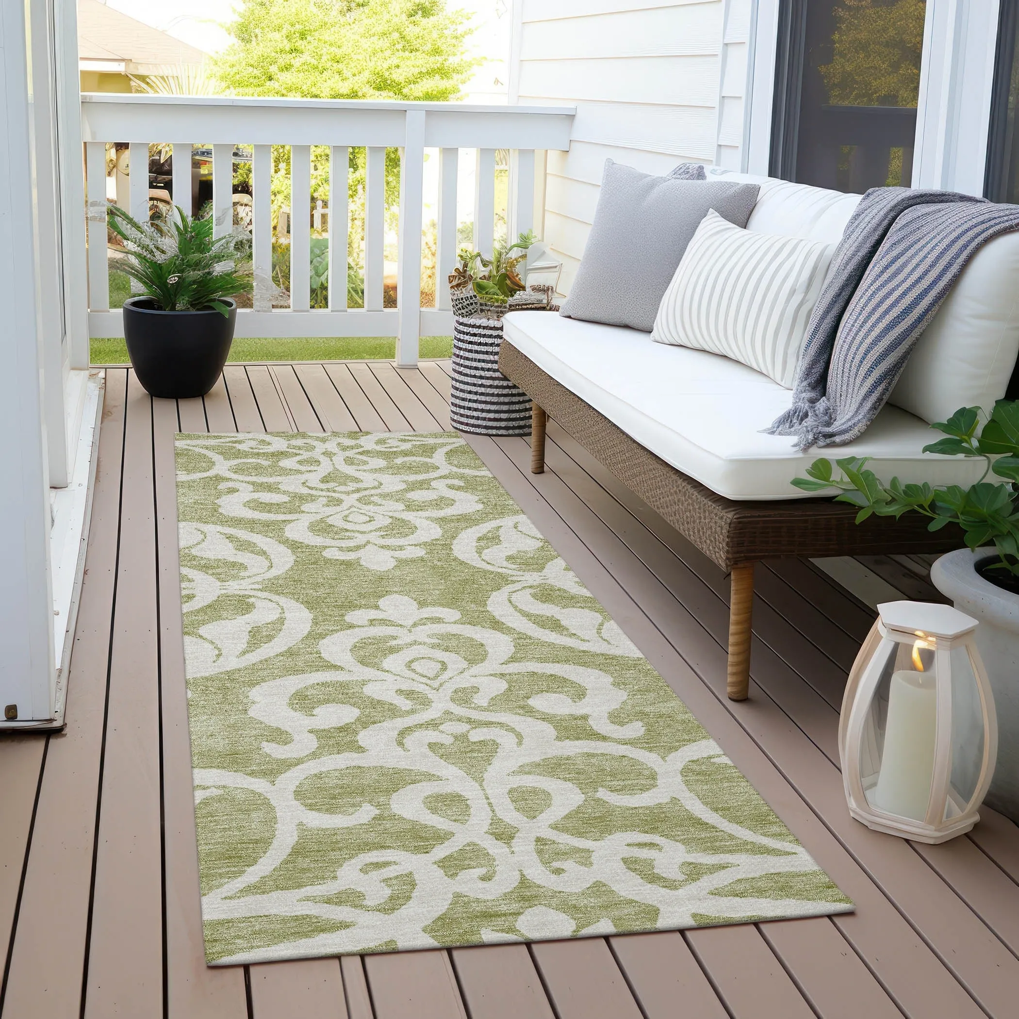 Machine Washable Indoor/ Outdoor Damask Glam Chantille Rug