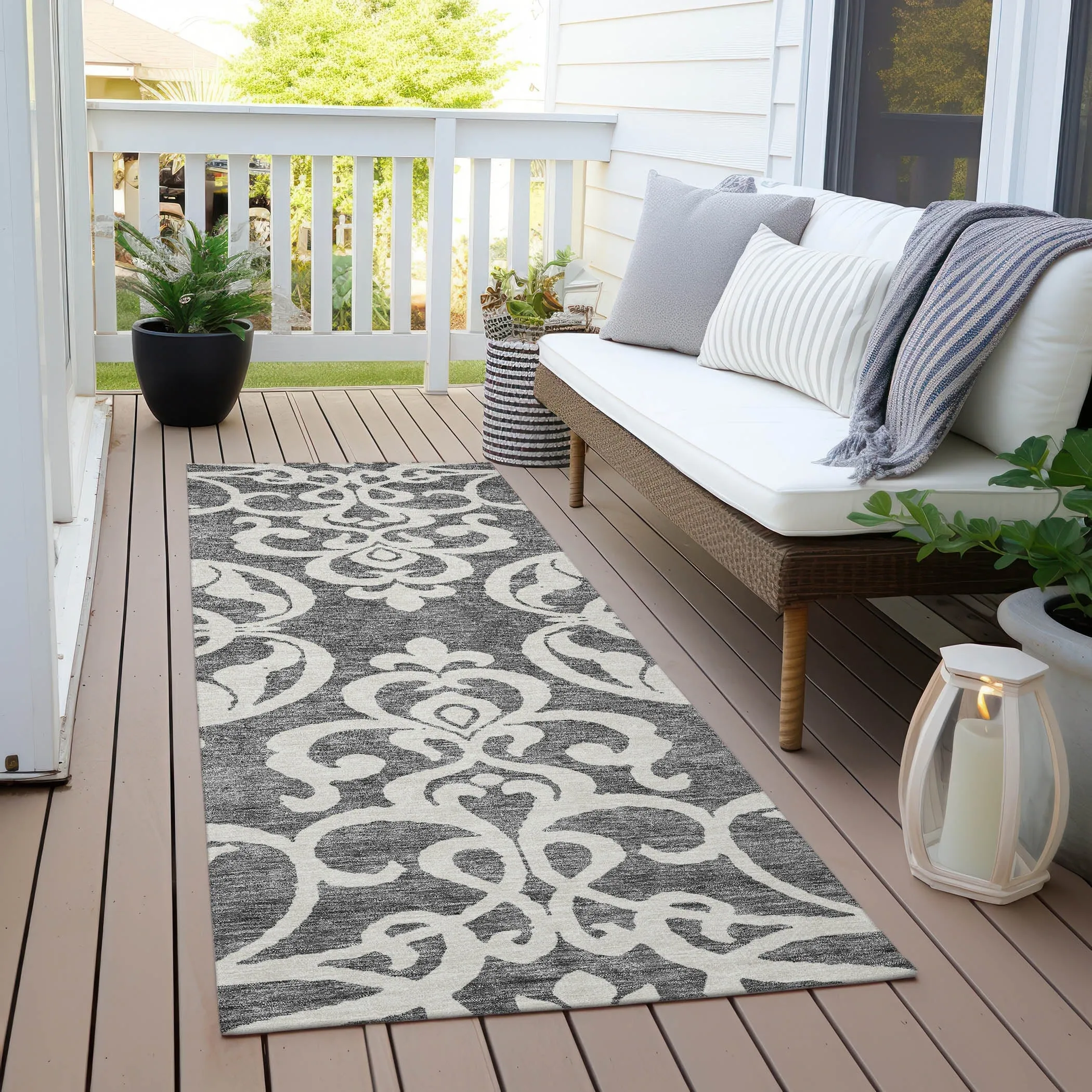 Machine Washable Indoor/ Outdoor Damask Glam Chantille Rug