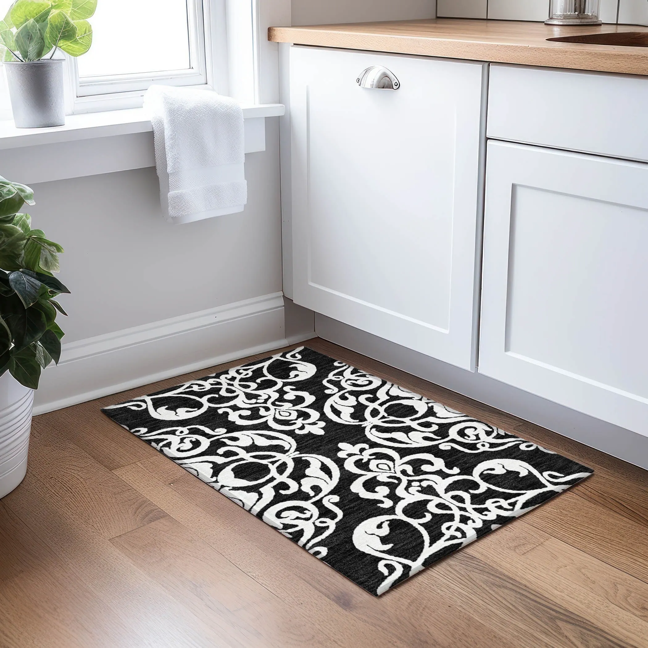 Machine Washable Indoor/ Outdoor Damask Glam Chantille Rug