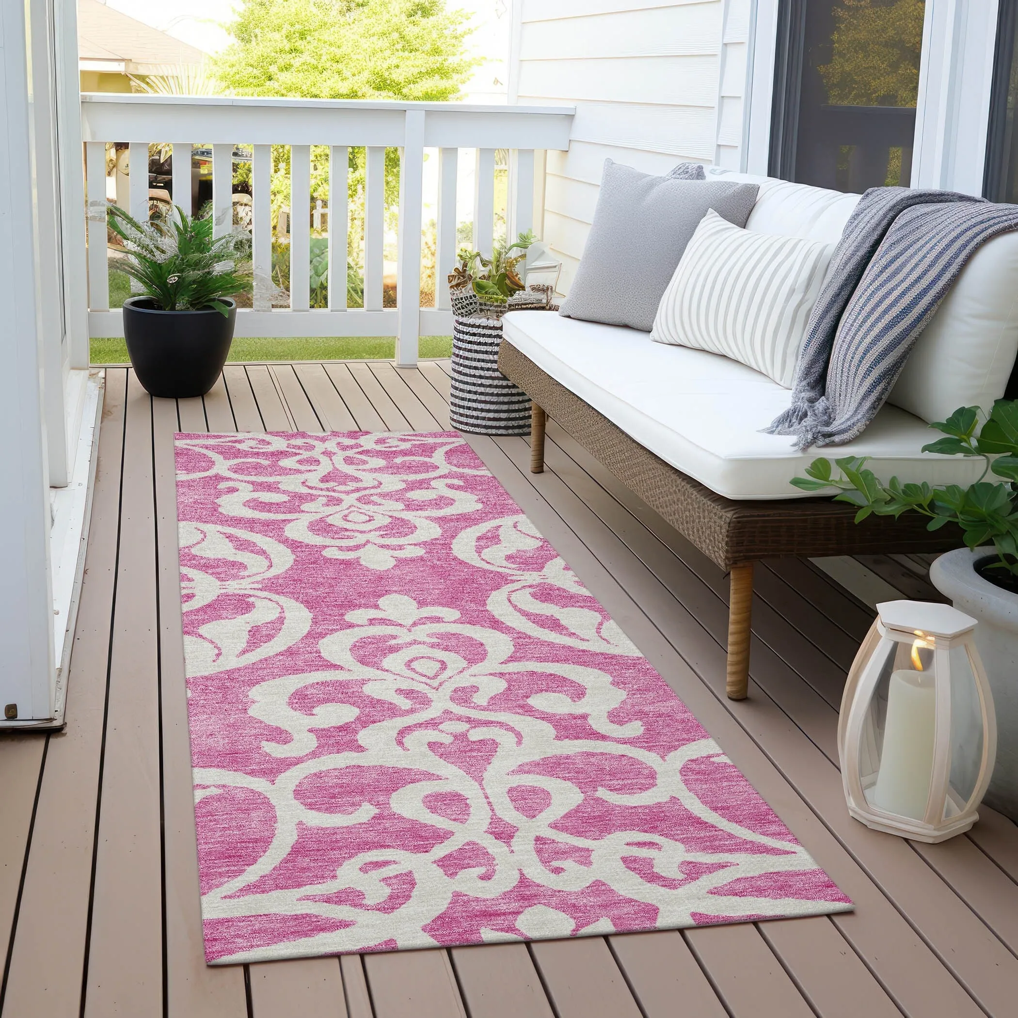 Machine Washable Indoor/ Outdoor Damask Glam Chantille Rug