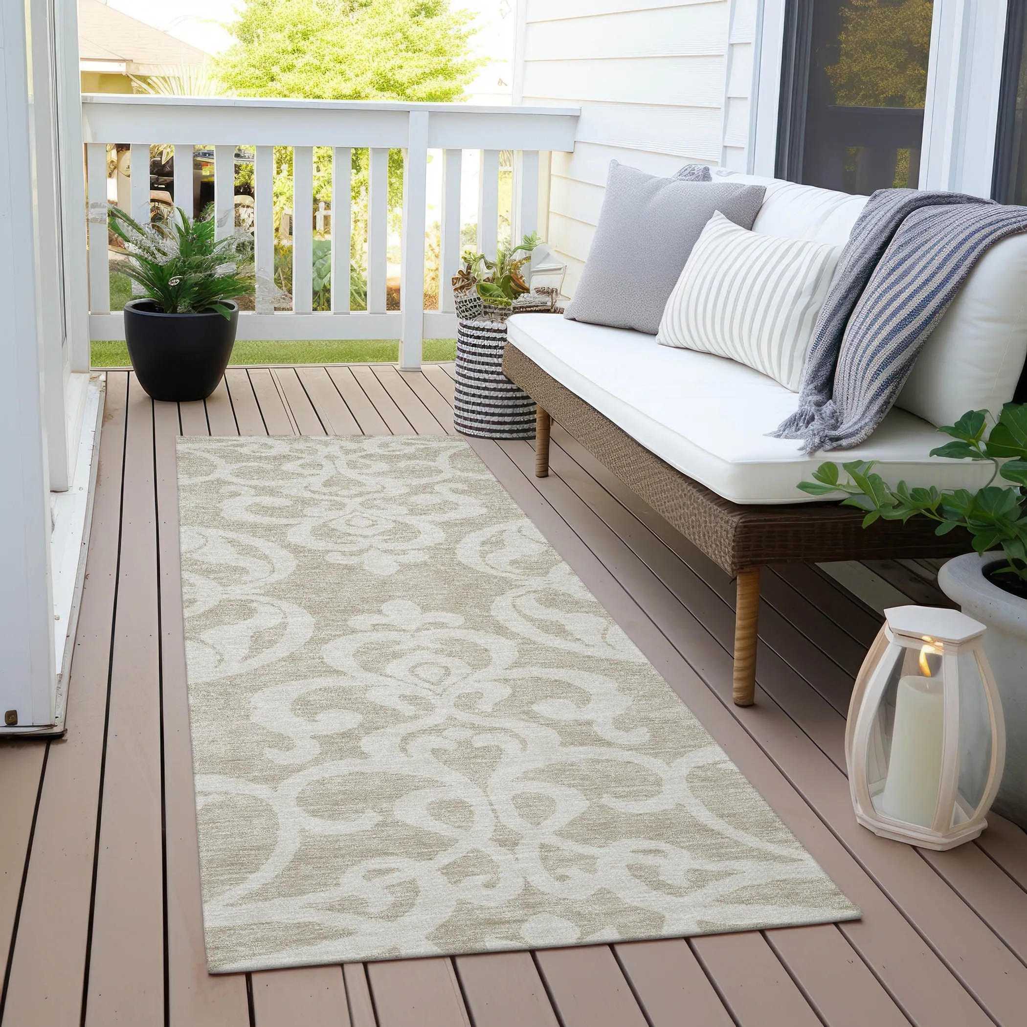 Machine Washable Indoor/ Outdoor Damask Glam Chantille Rug