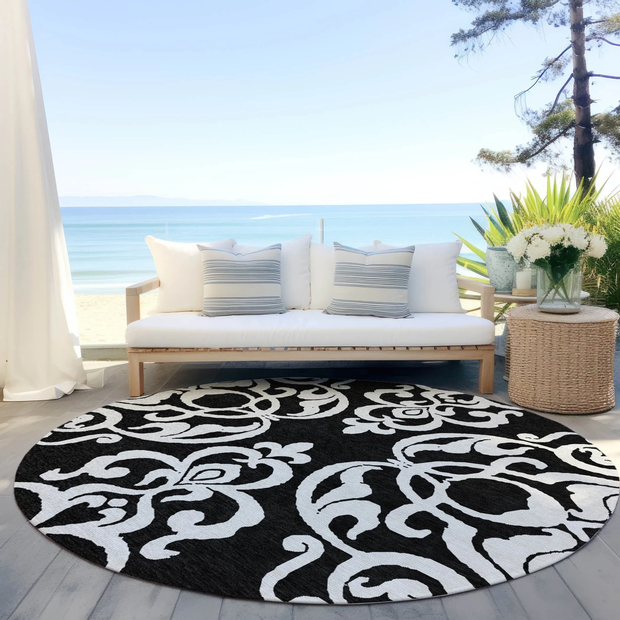 Machine Washable Indoor/ Outdoor Damask Glam Chantille Rug