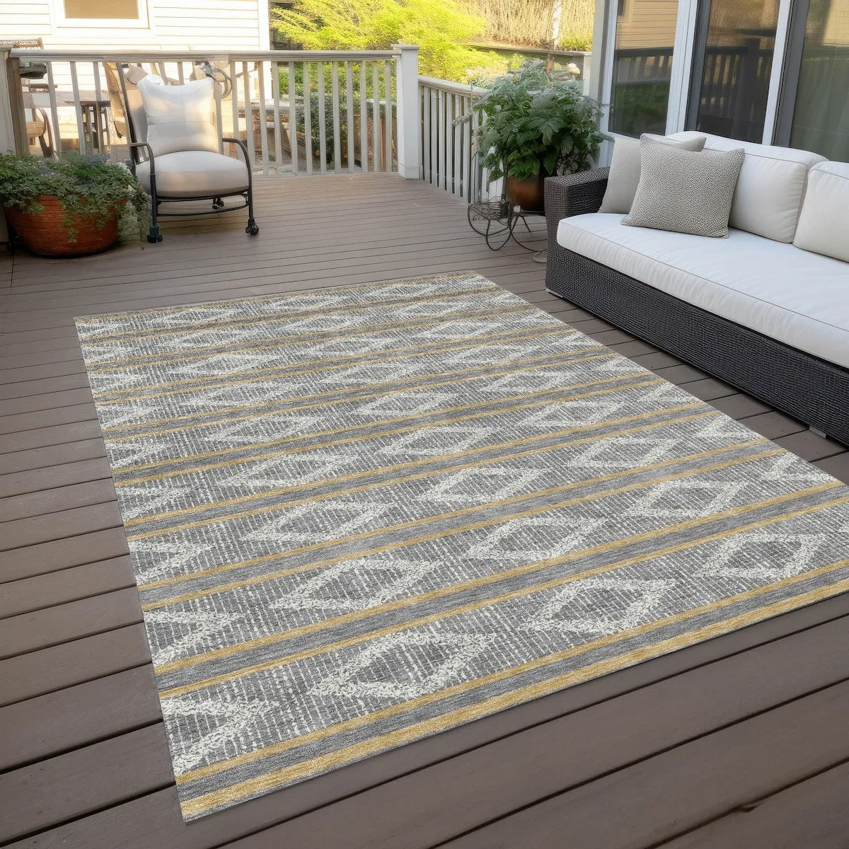 Machine Washable Indoor/ Outdoor Diamond Stripe Chantille Rug