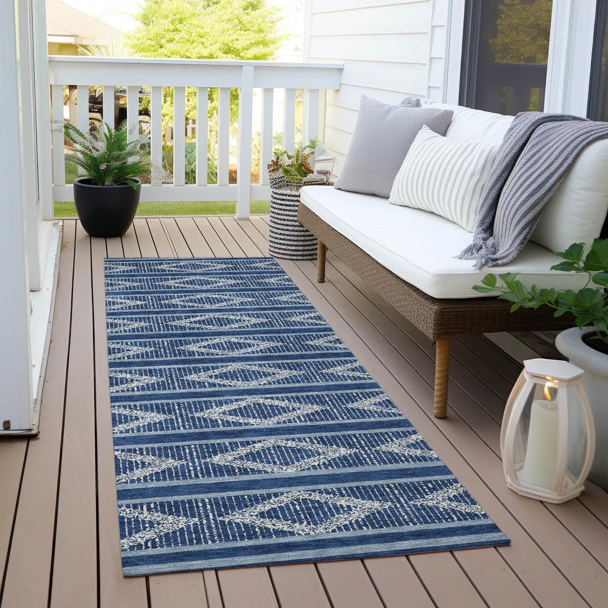 Machine Washable Indoor/ Outdoor Diamond Stripe Chantille Rug