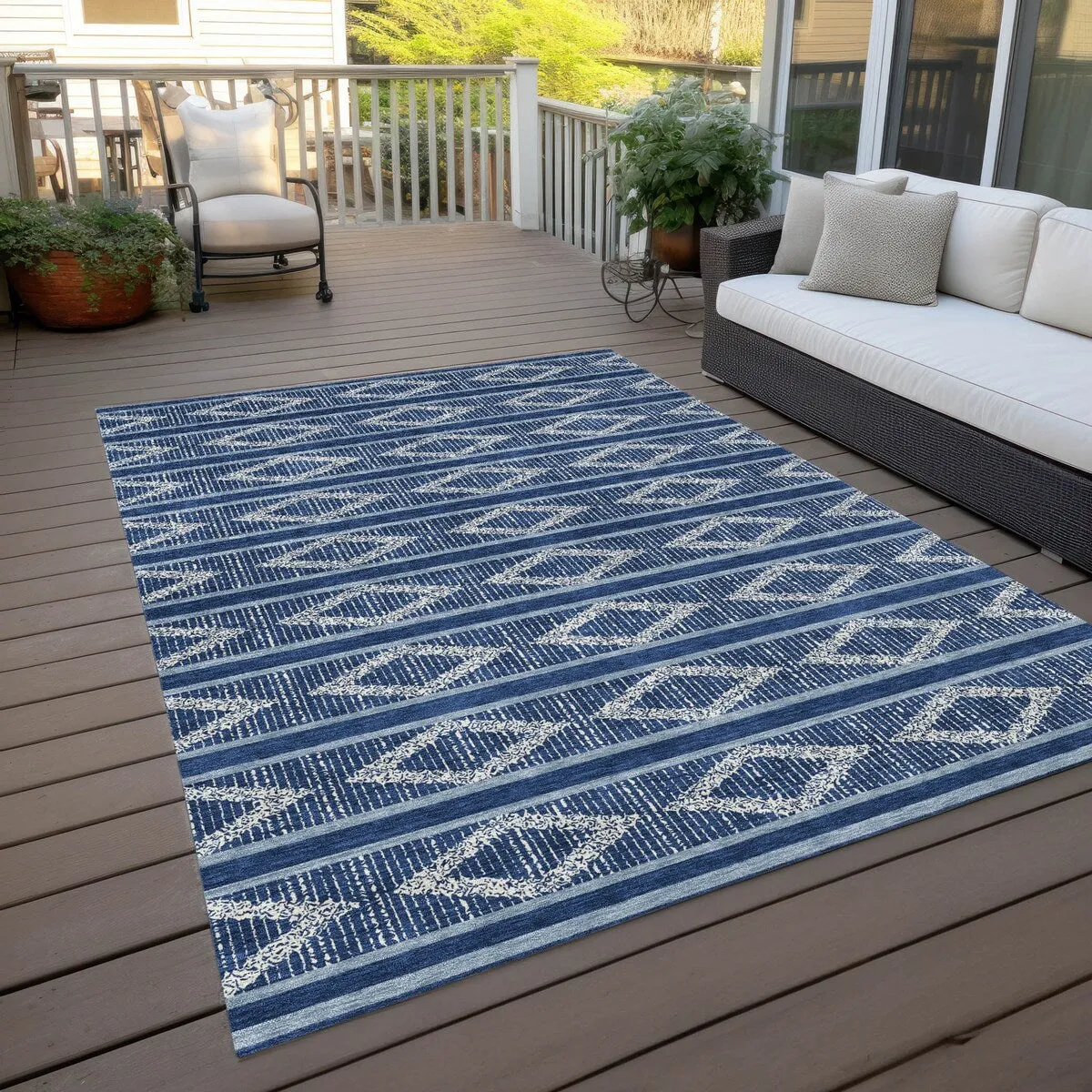 Machine Washable Indoor/ Outdoor Diamond Stripe Chantille Rug