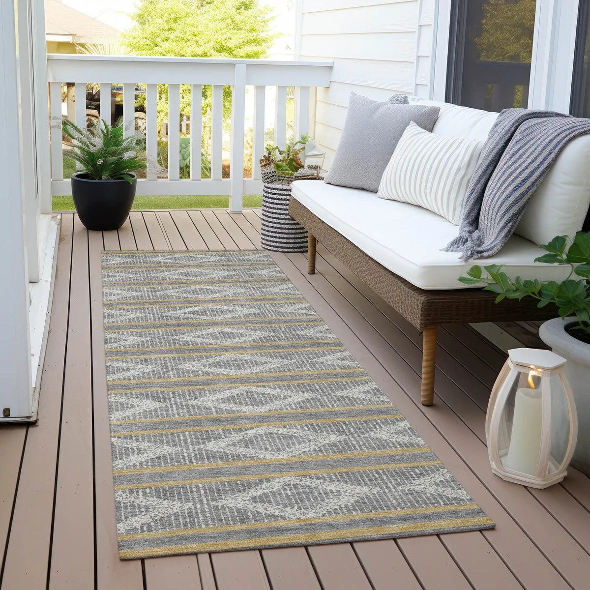 Machine Washable Indoor/ Outdoor Diamond Stripe Chantille Rug